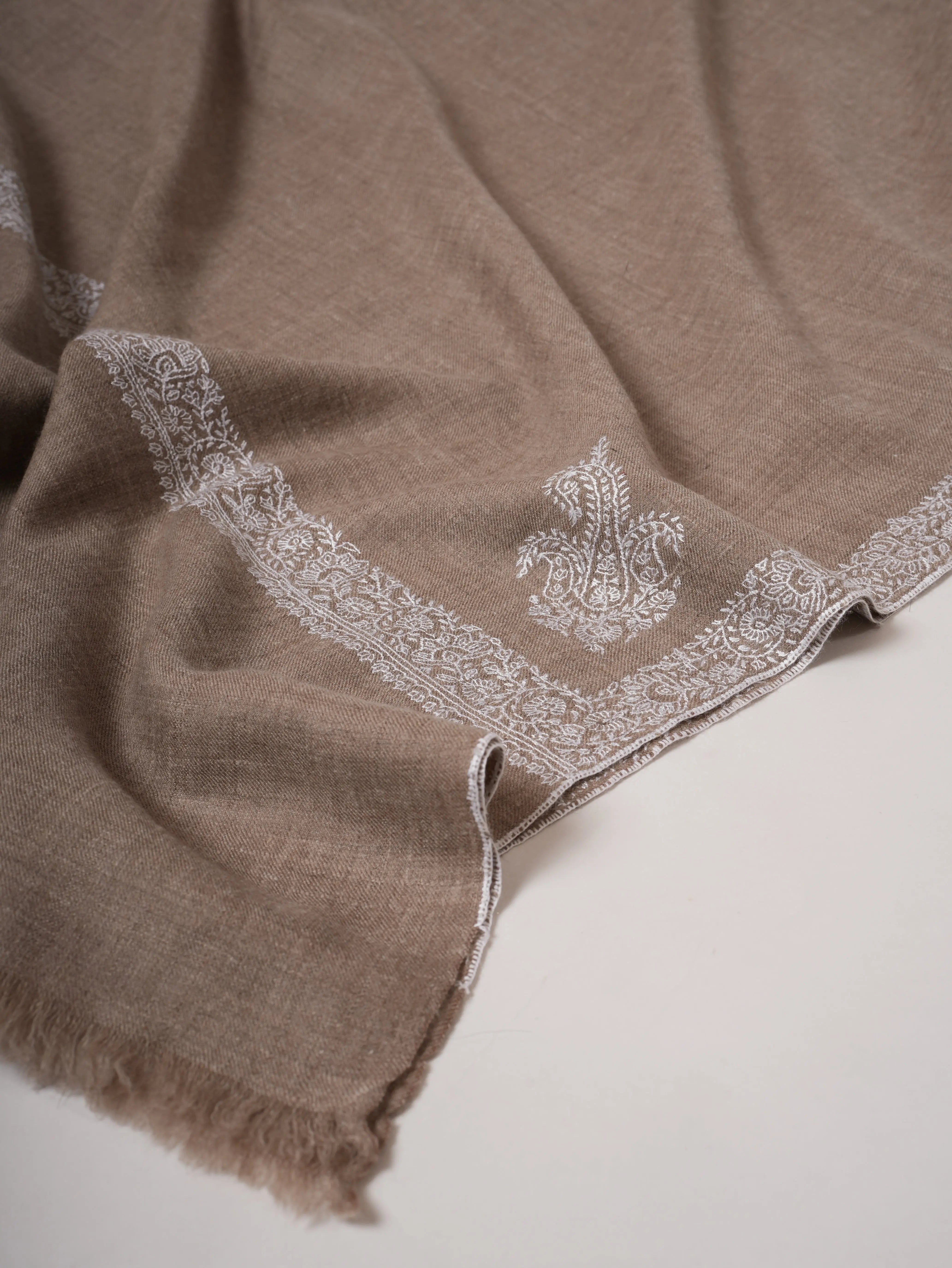 Natural Grey Hashia Embroidered Pashmina Shawl with White Embroidery – Elegant Handwoven Luxury Shahkaar
