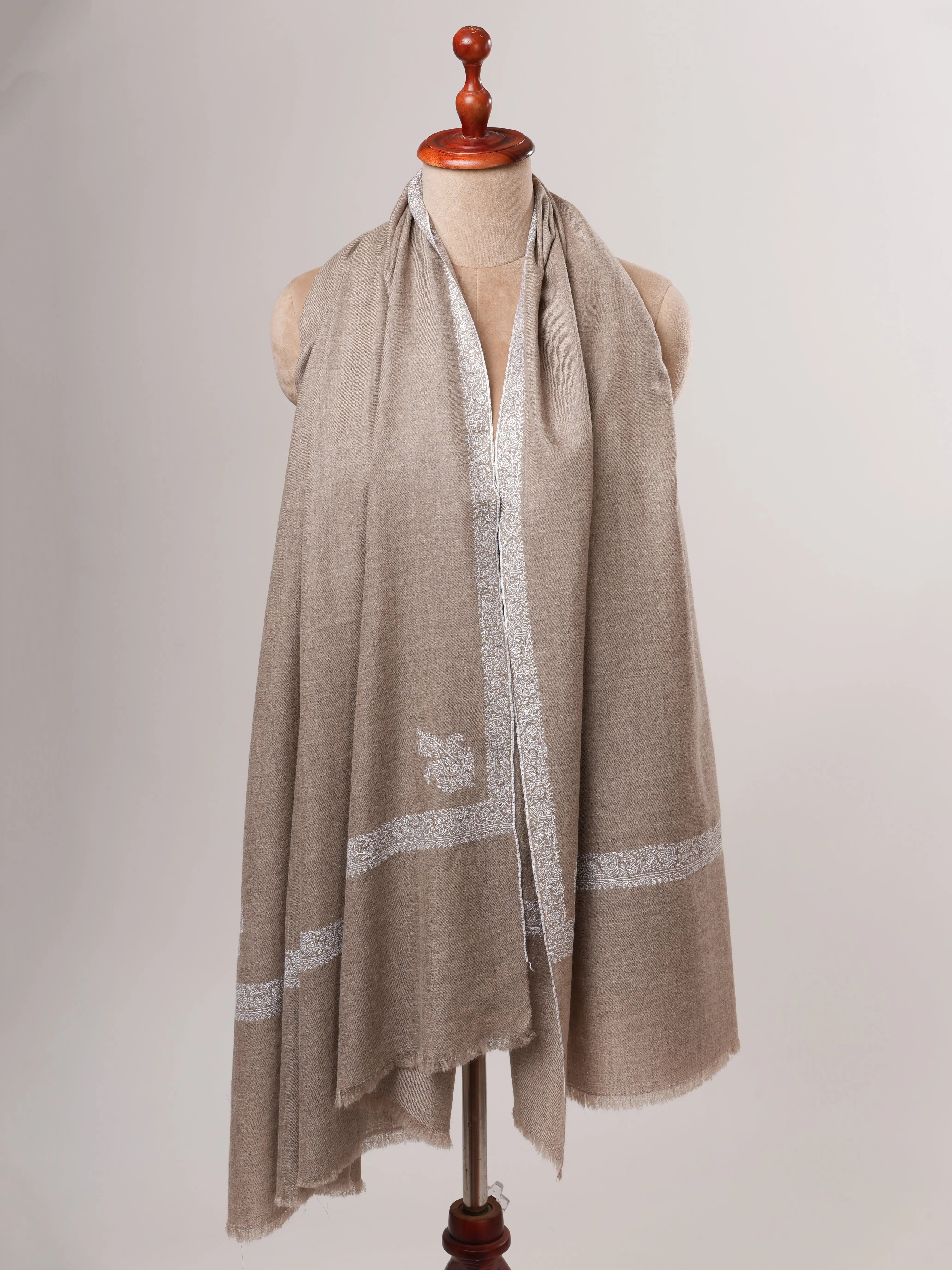 Natural Grey Hashia Embroidered Pashmina Shawl with White Embroidery – Elegant Handwoven Luxury Shahkaar