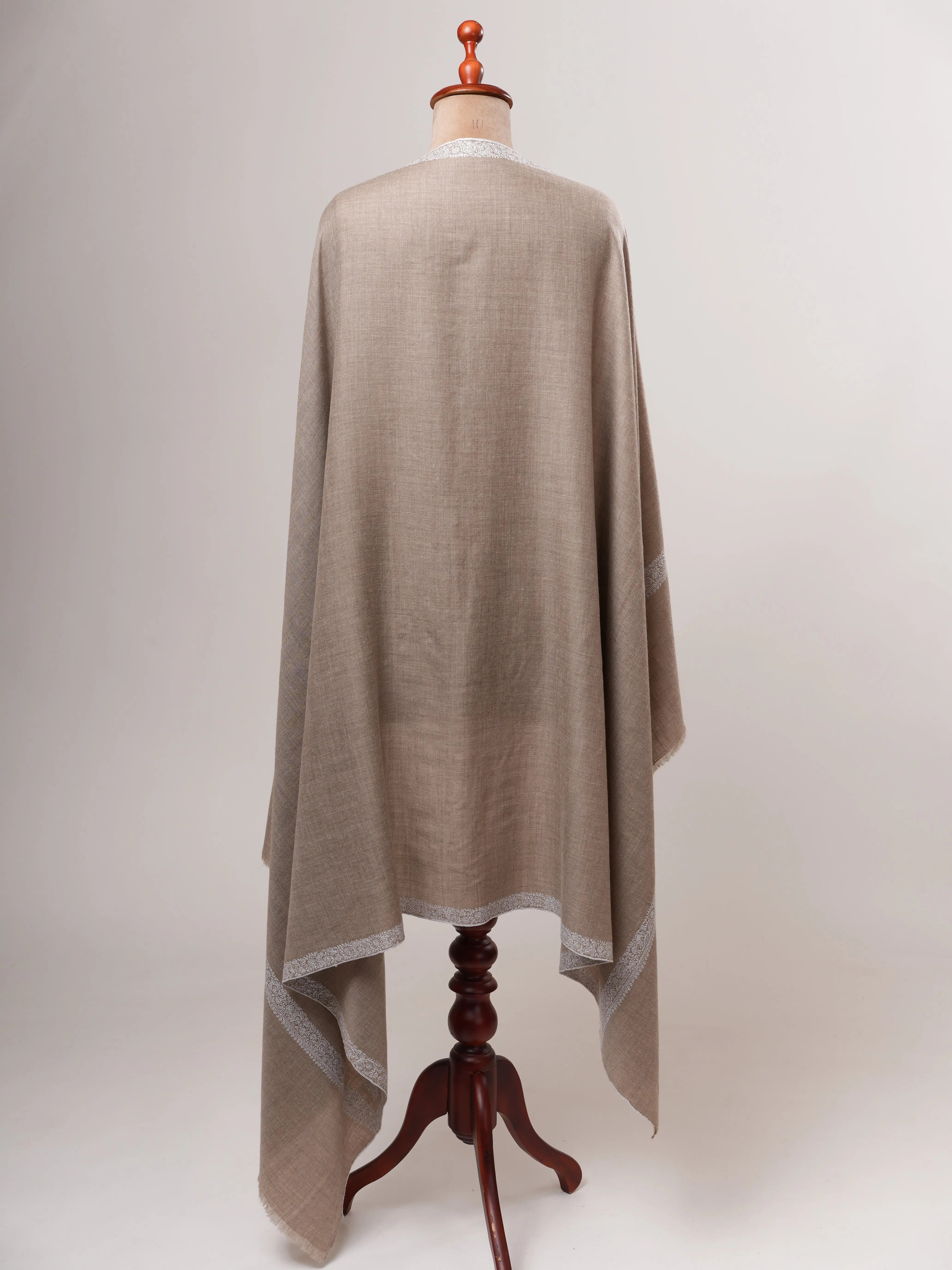 Natural Grey Hashia Embroidered Pashmina Shawl with White Embroidery – Elegant Handwoven Luxury Shahkaar
