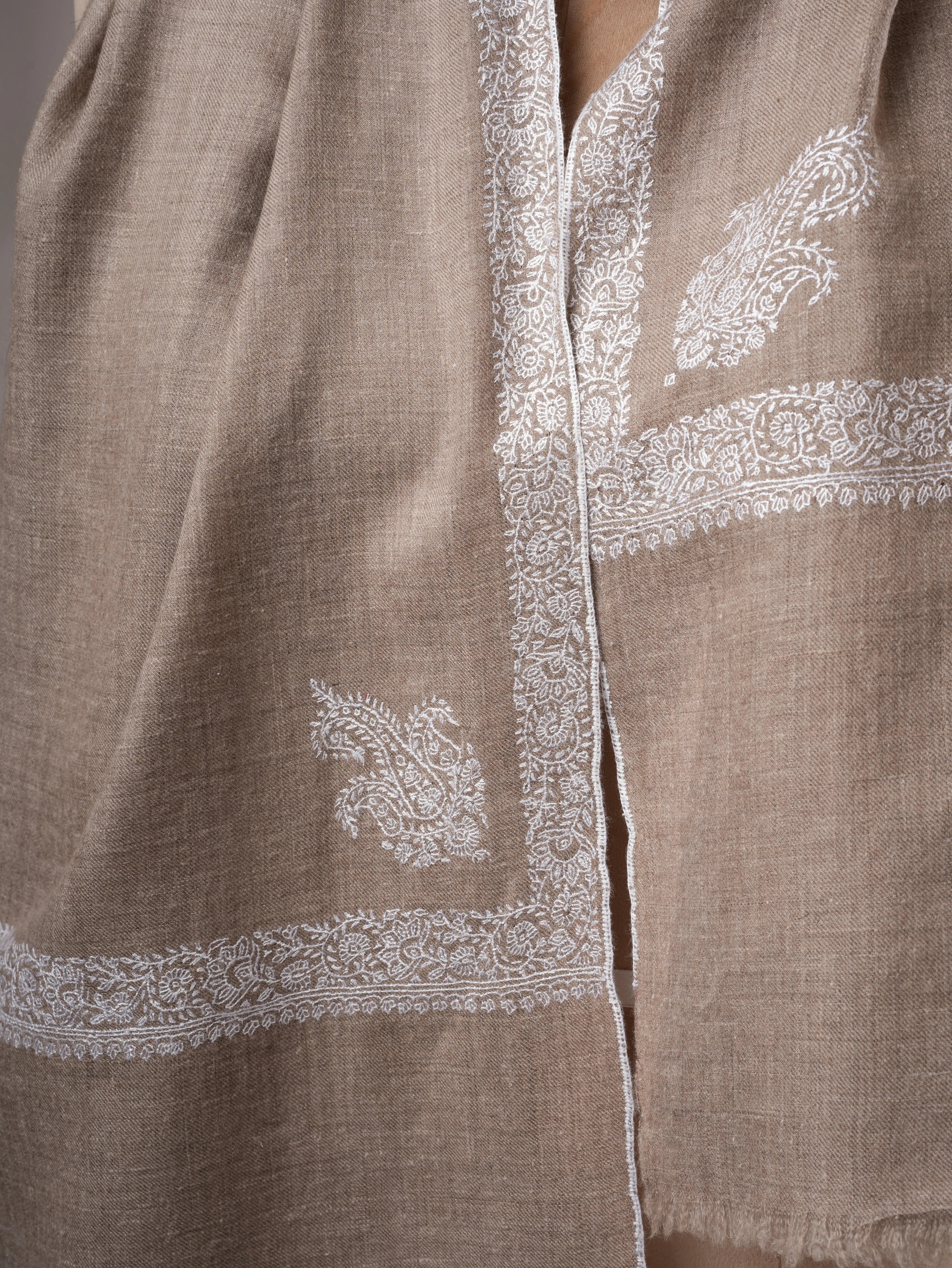 Natural Grey Hashia Embroidered Pashmina Shawl with White Embroidery – Elegant Handwoven Luxury Shahkaar