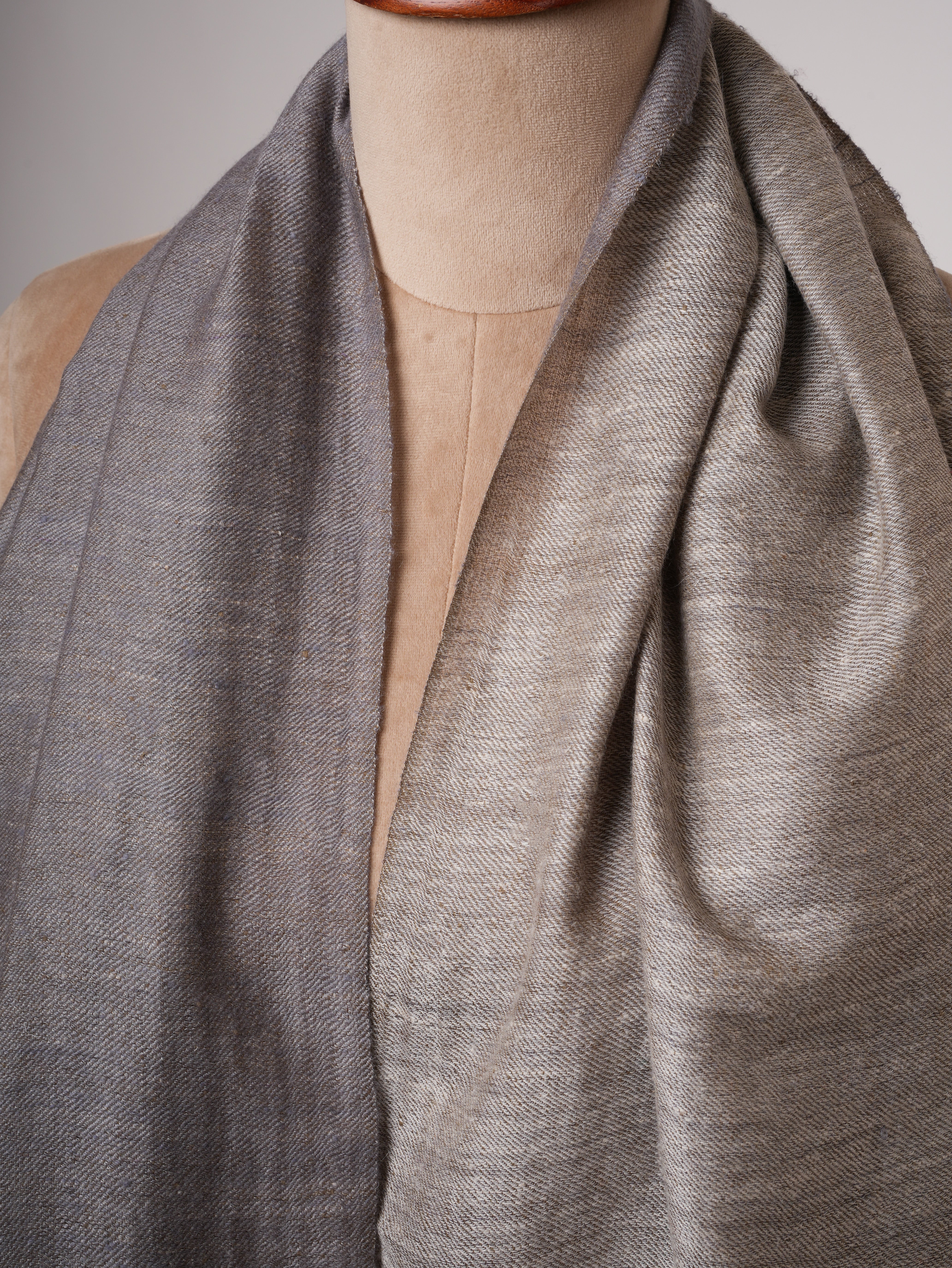 Dual-Shade Grey & Ivory Baby Soft Cashmere Scarf – Lightweight & Luxurious
