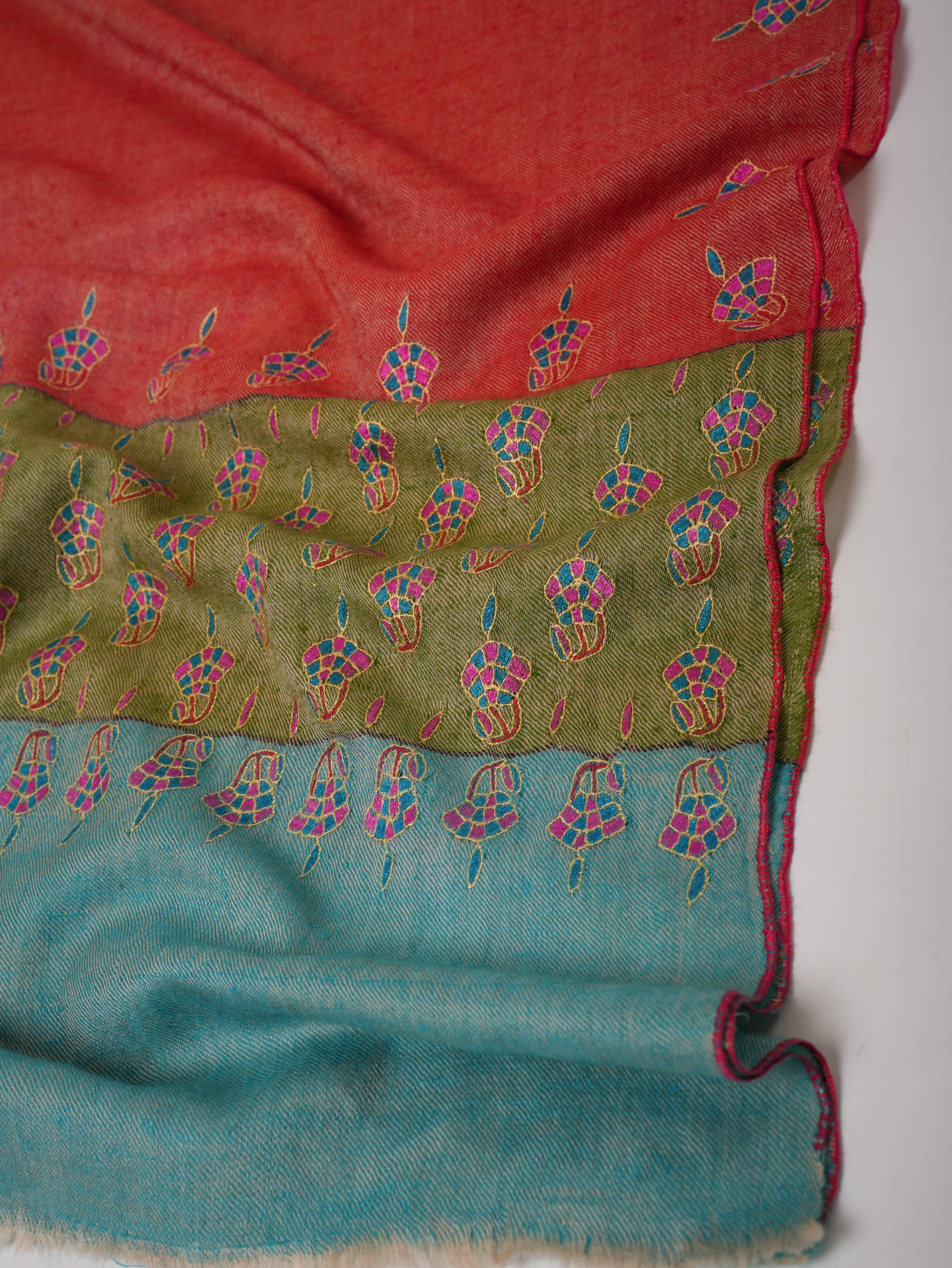 Soft and Luxurious Hand Embroidered Pashmina Shawl – Timeless Kashmiri Elegance