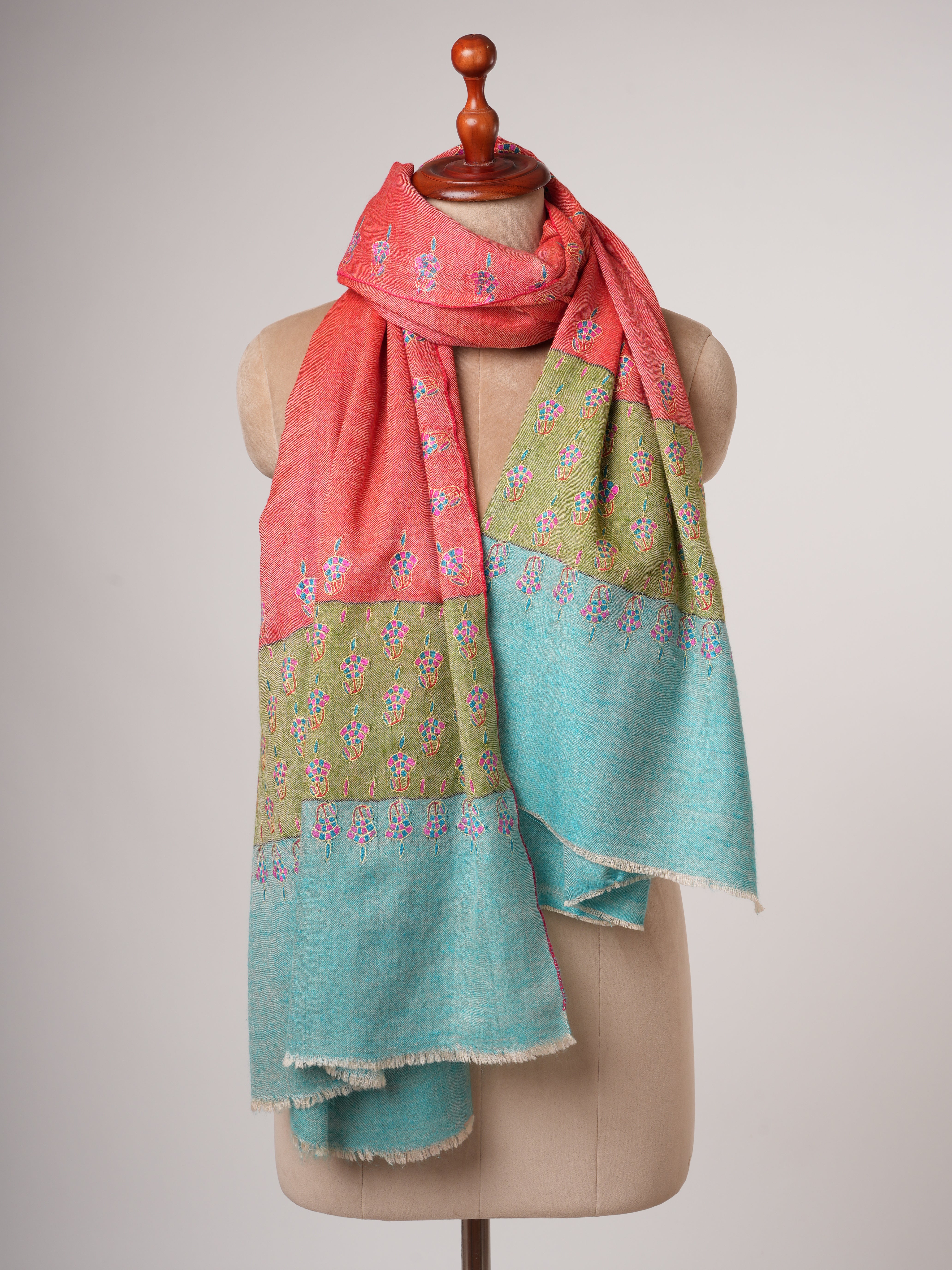 Soft and Luxurious Hand Embroidered Pashmina Shawl – Timeless Kashmiri Elegance