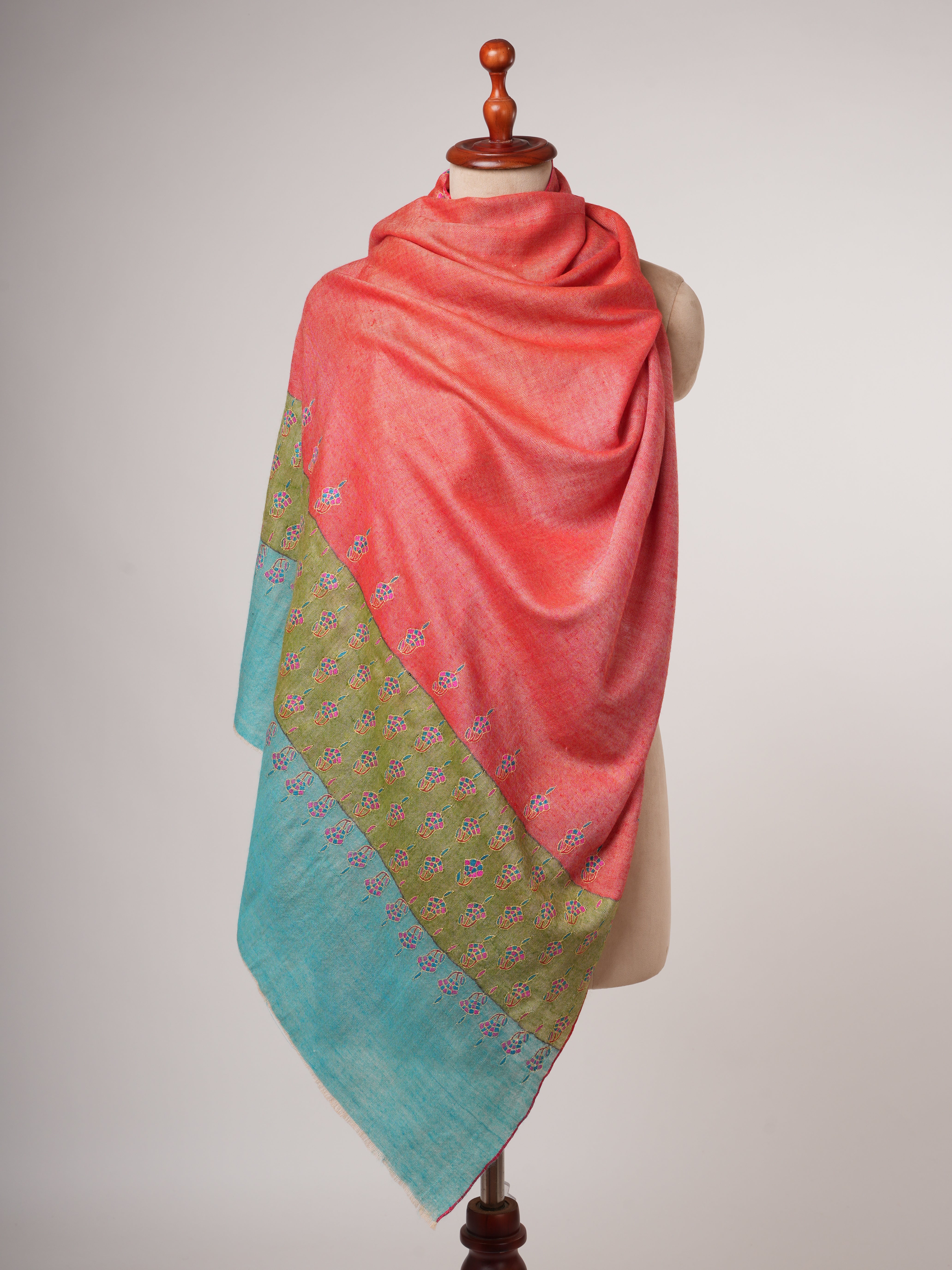 Soft and Luxurious Hand Embroidered Pashmina Shawl – Timeless Kashmiri Elegance