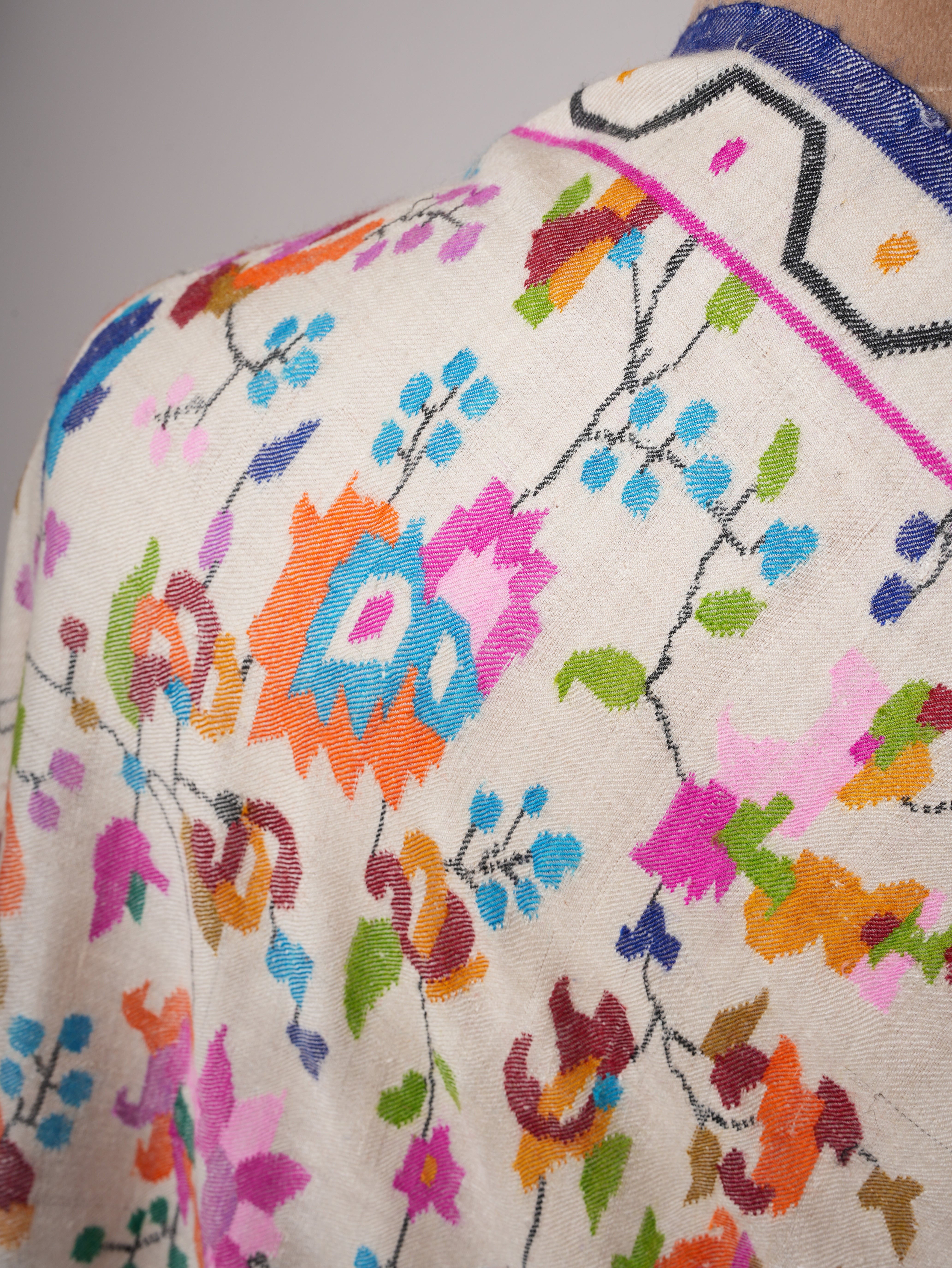 Ivory Handloomed Kani Pashmina Shawl with Fresh Floral Motifs