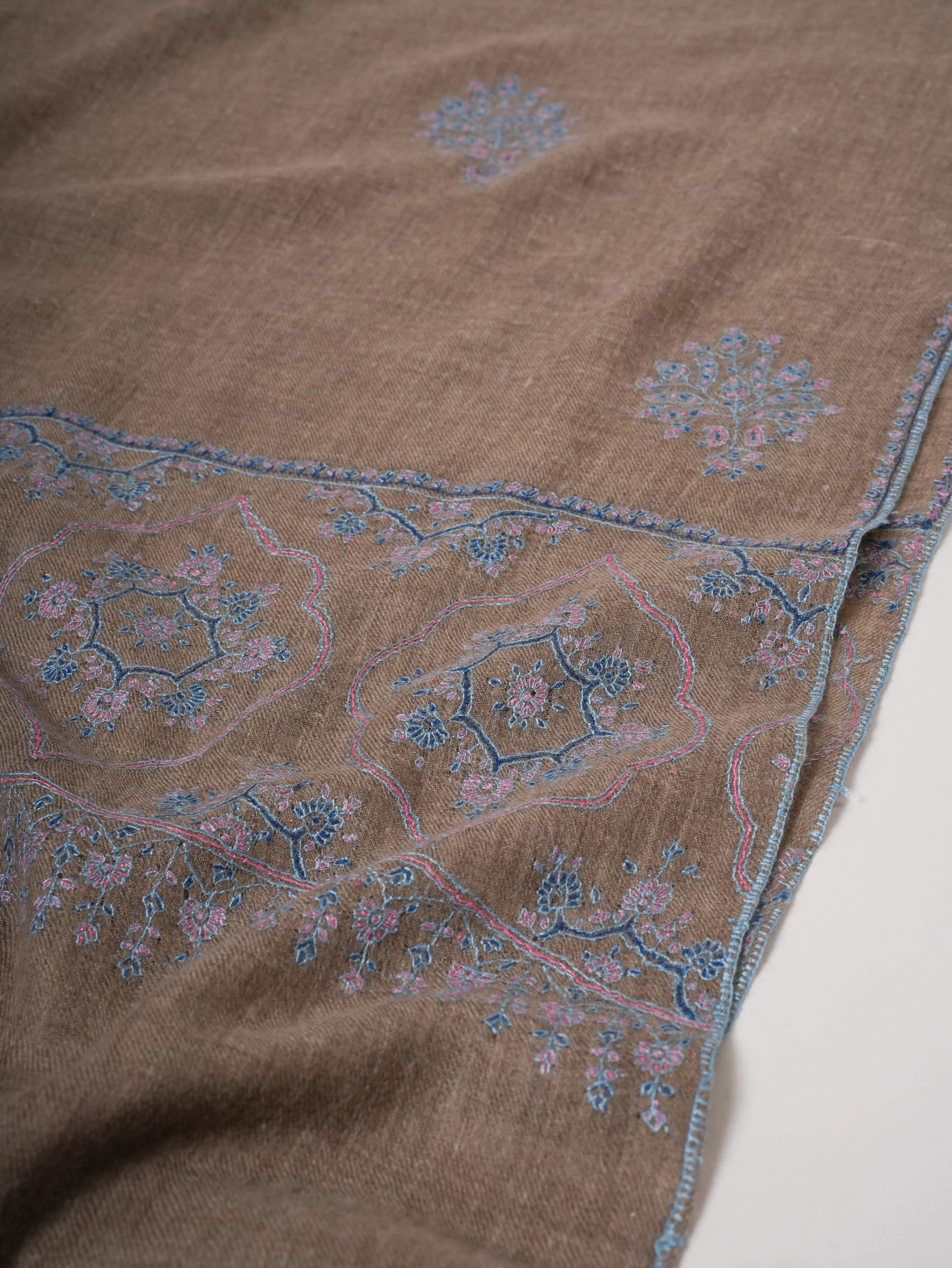 Grey Lightweight Pashmina Shawl – Hand-Embroidered Palla Design Shahkaar