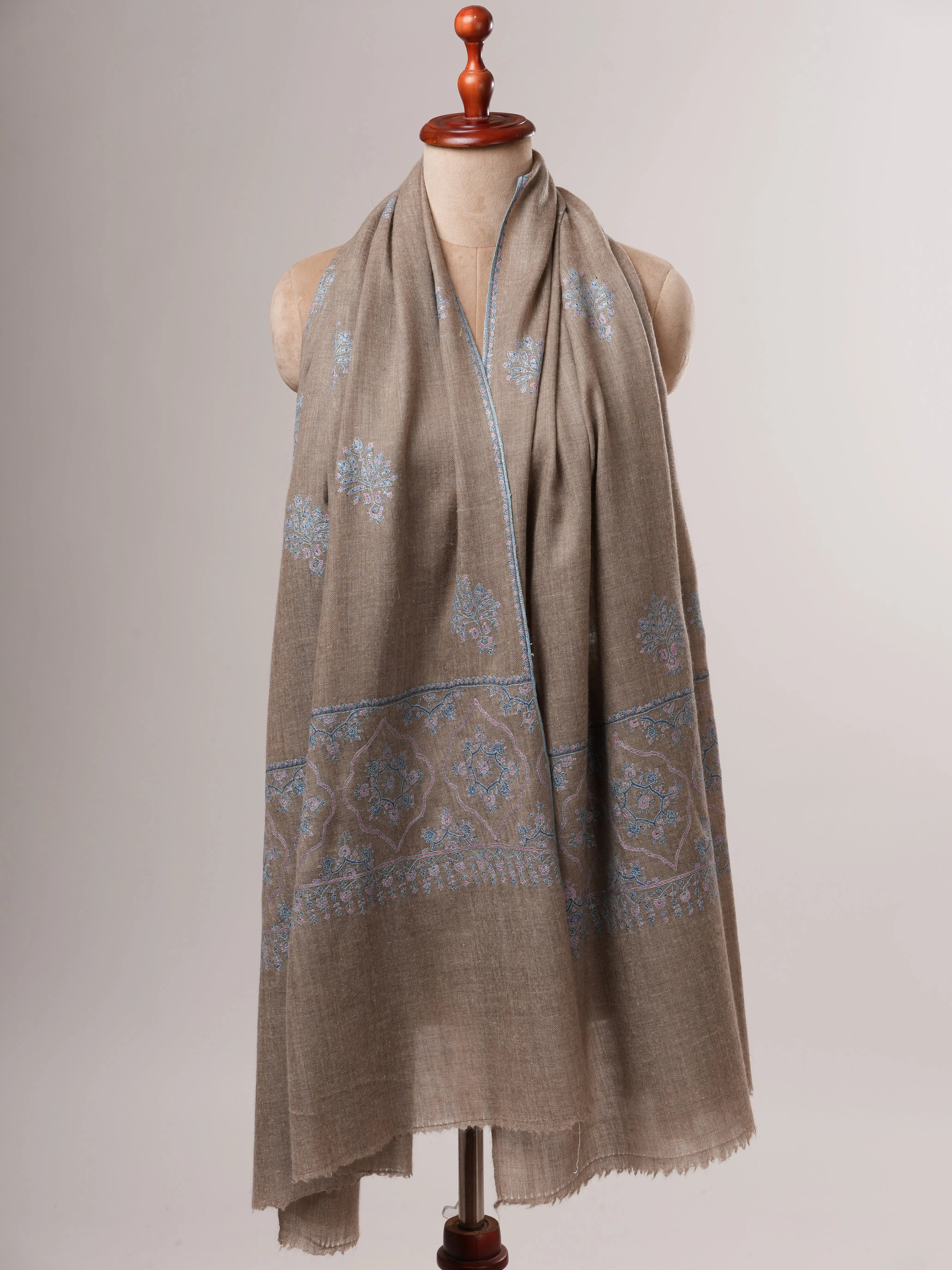 Grey Lightweight Pashmina Shawl – Hand-Embroidered Palla Design Shahkaar