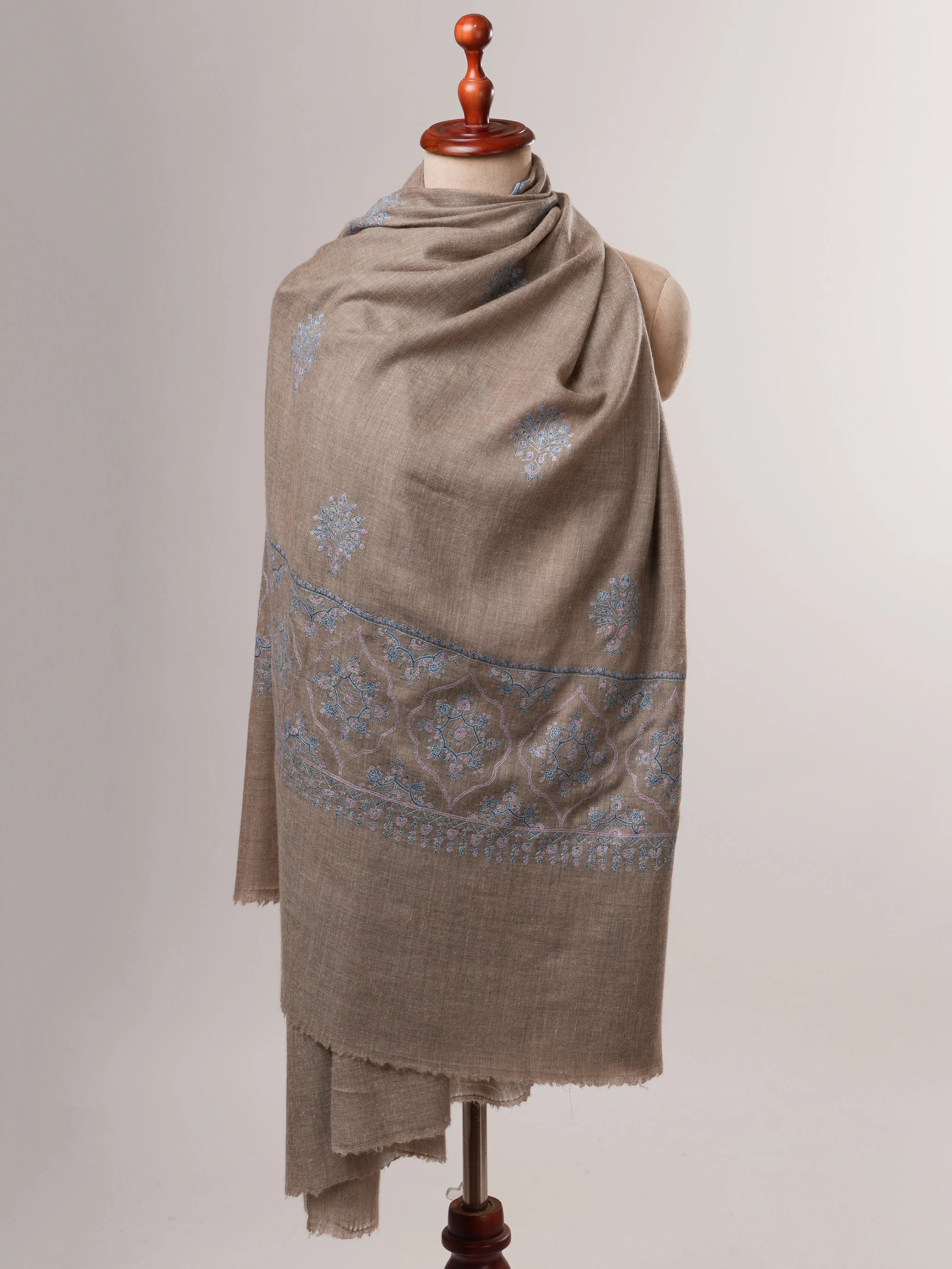 Grey Lightweight Pashmina Shawl – Hand-Embroidered Palla Design Shahkaar