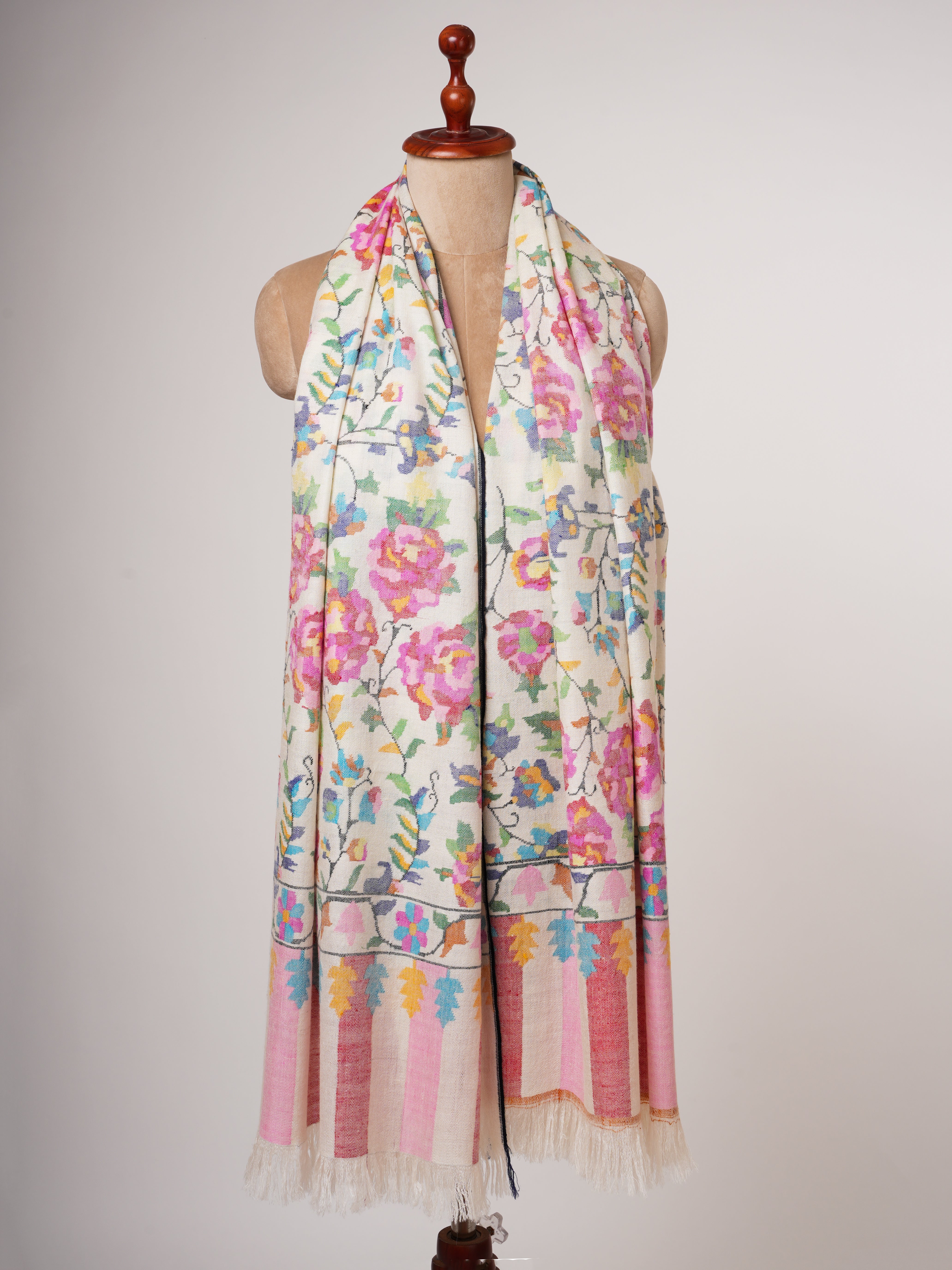 Châch de pashmina doux kani blanc avec motifs floraux