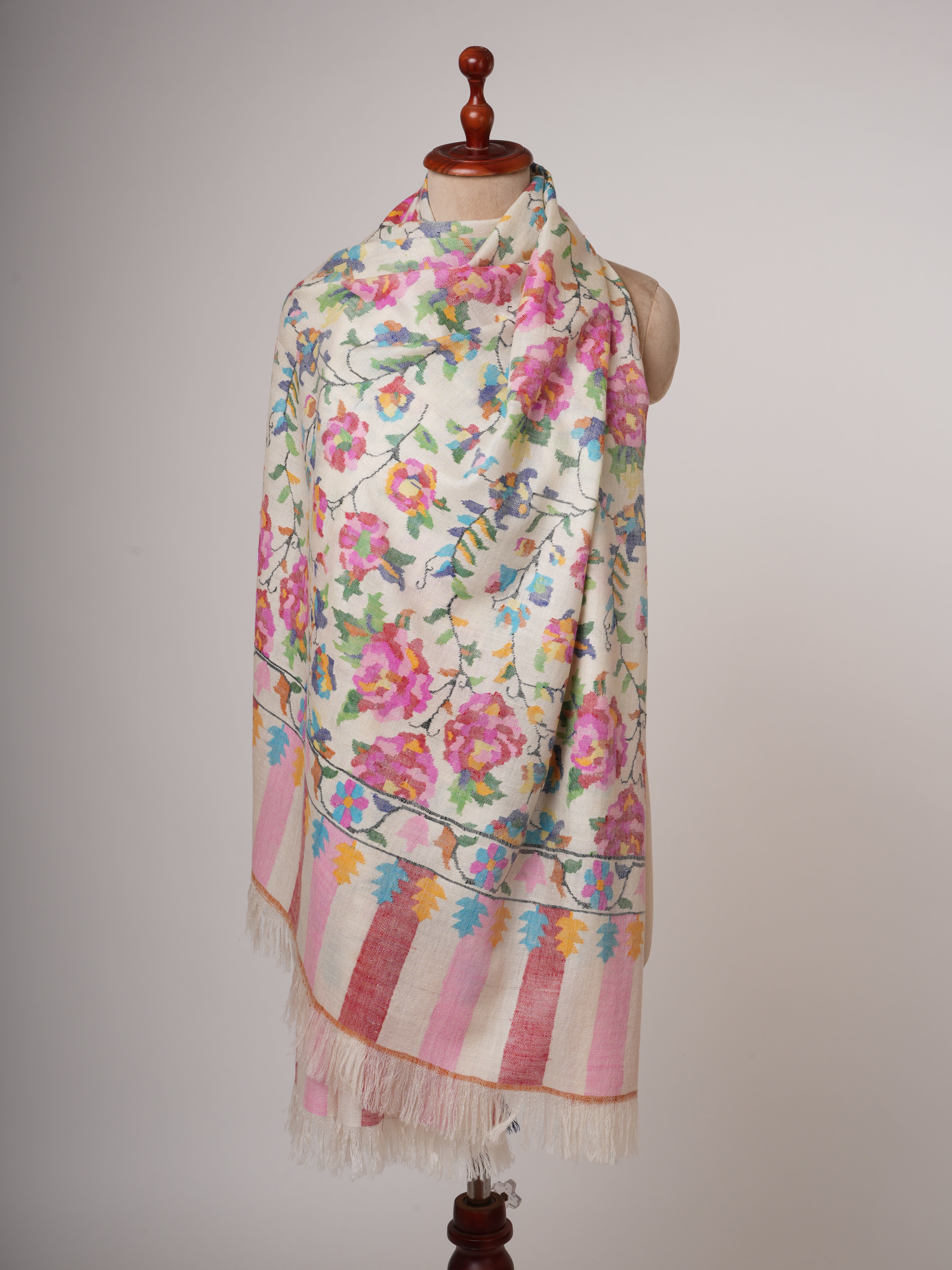 Châch de pashmina doux kani blanc avec motifs floraux