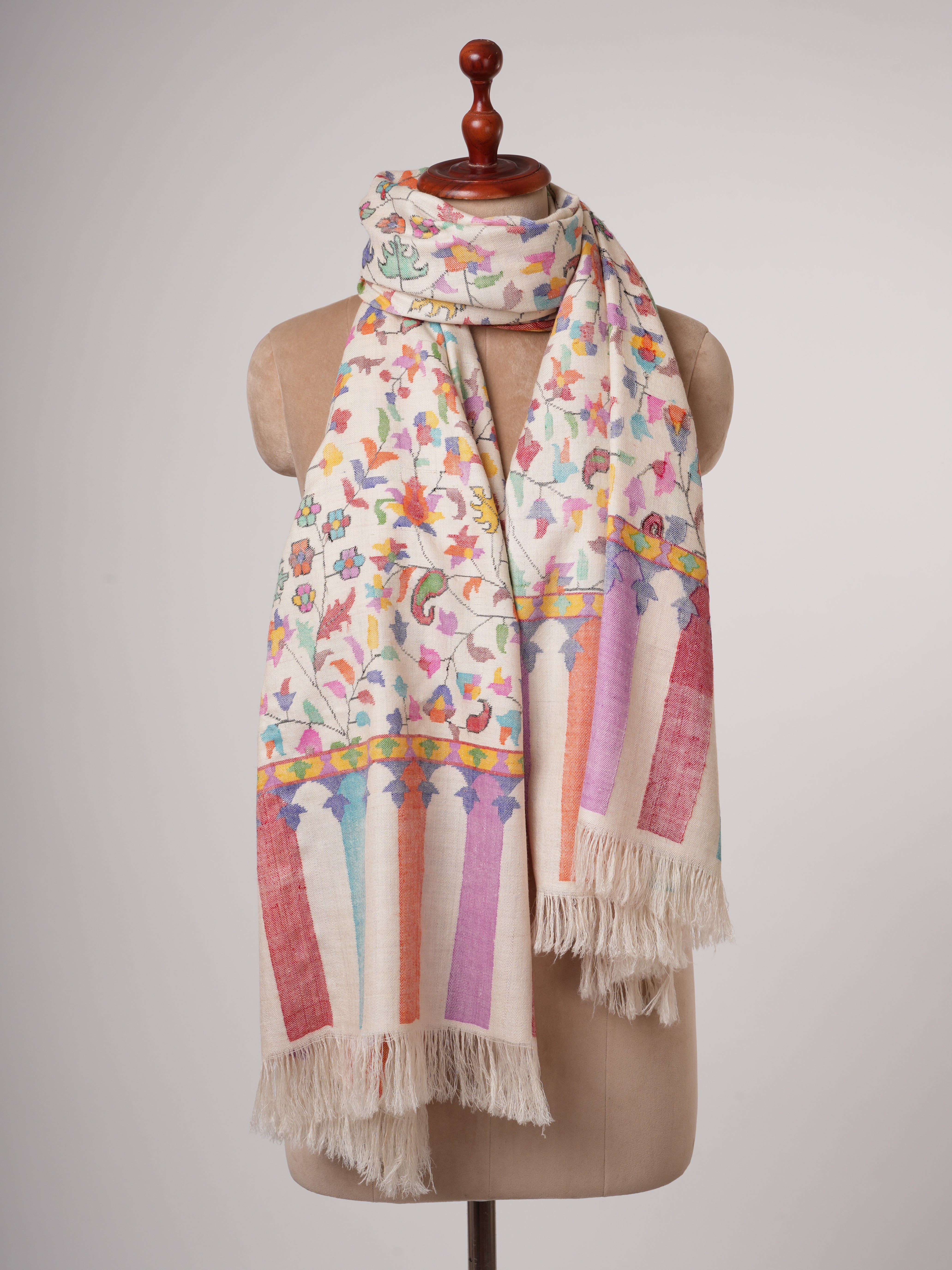 Ivory Kani Pashmina Shawlと素晴らしい伝統的なモチーフ - 手織りのアート