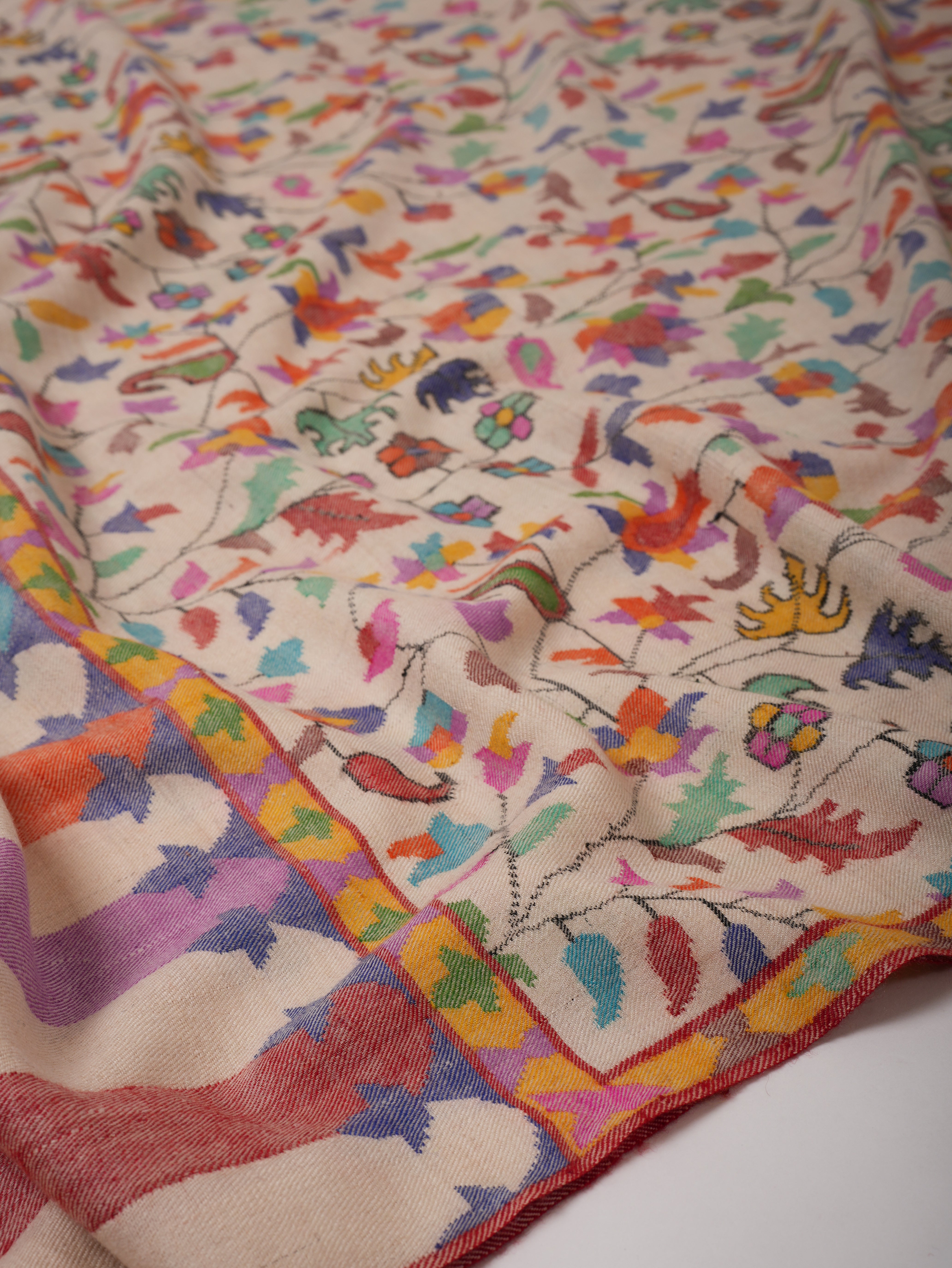 Ivory Kani Pashmina Shawlと素晴らしい伝統的なモチーフ - 手織りのアート