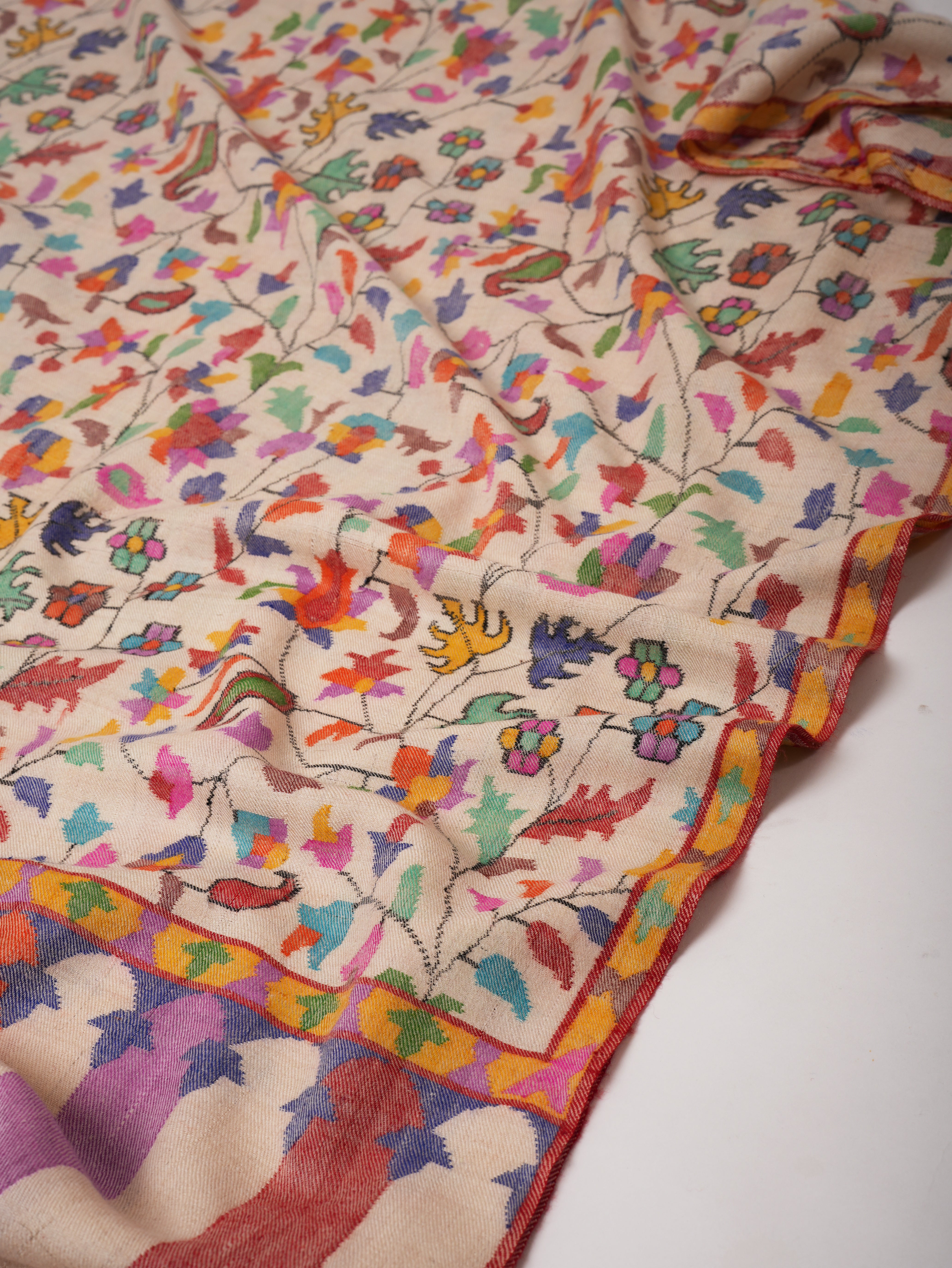 Ivory Kani Pashmina Shawlと素晴らしい伝統的なモチーフ - 手織りのアート