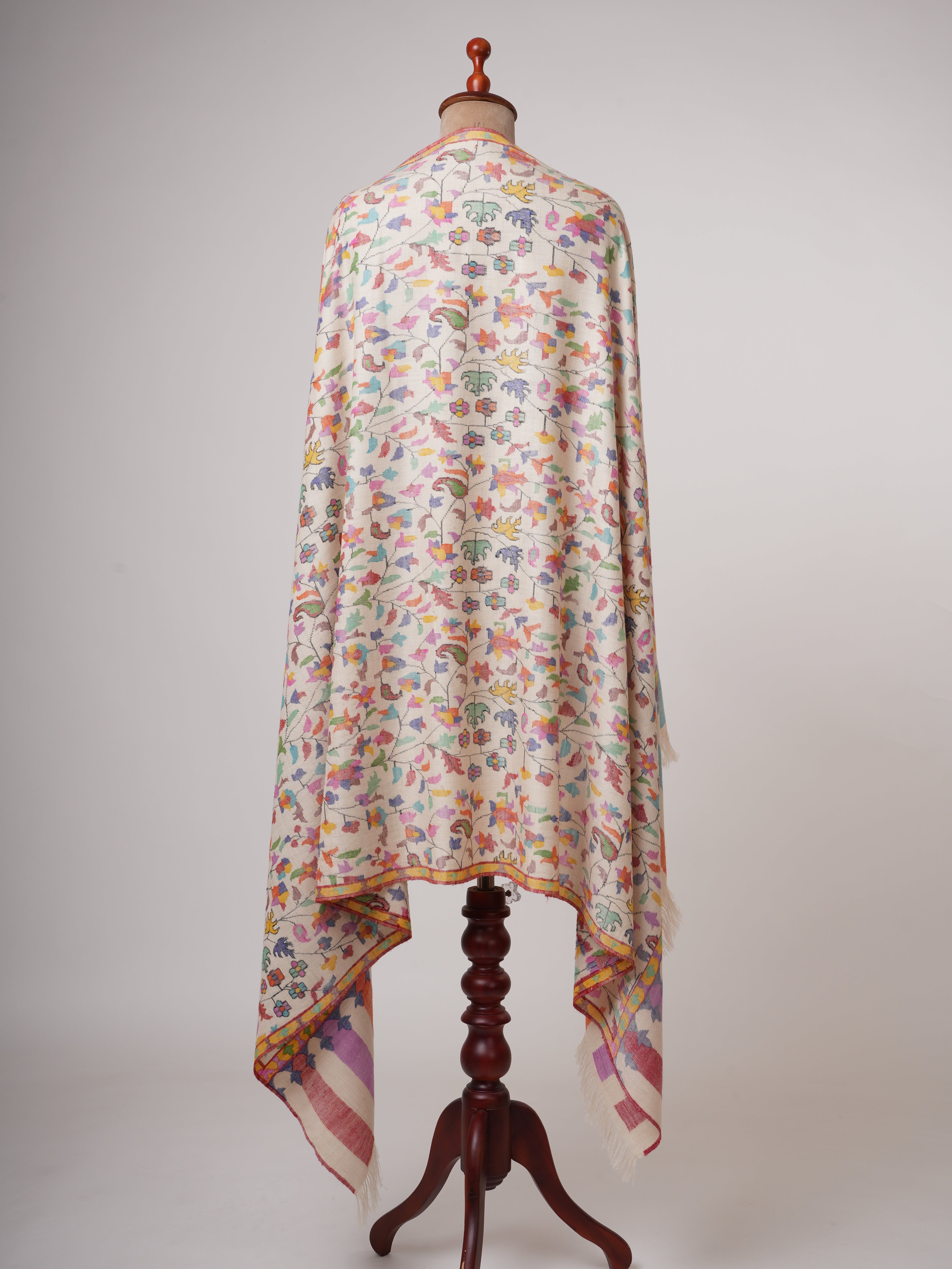 Ivory Kani Pashmina Shawlと素晴らしい伝統的なモチーフ - 手織りのアート