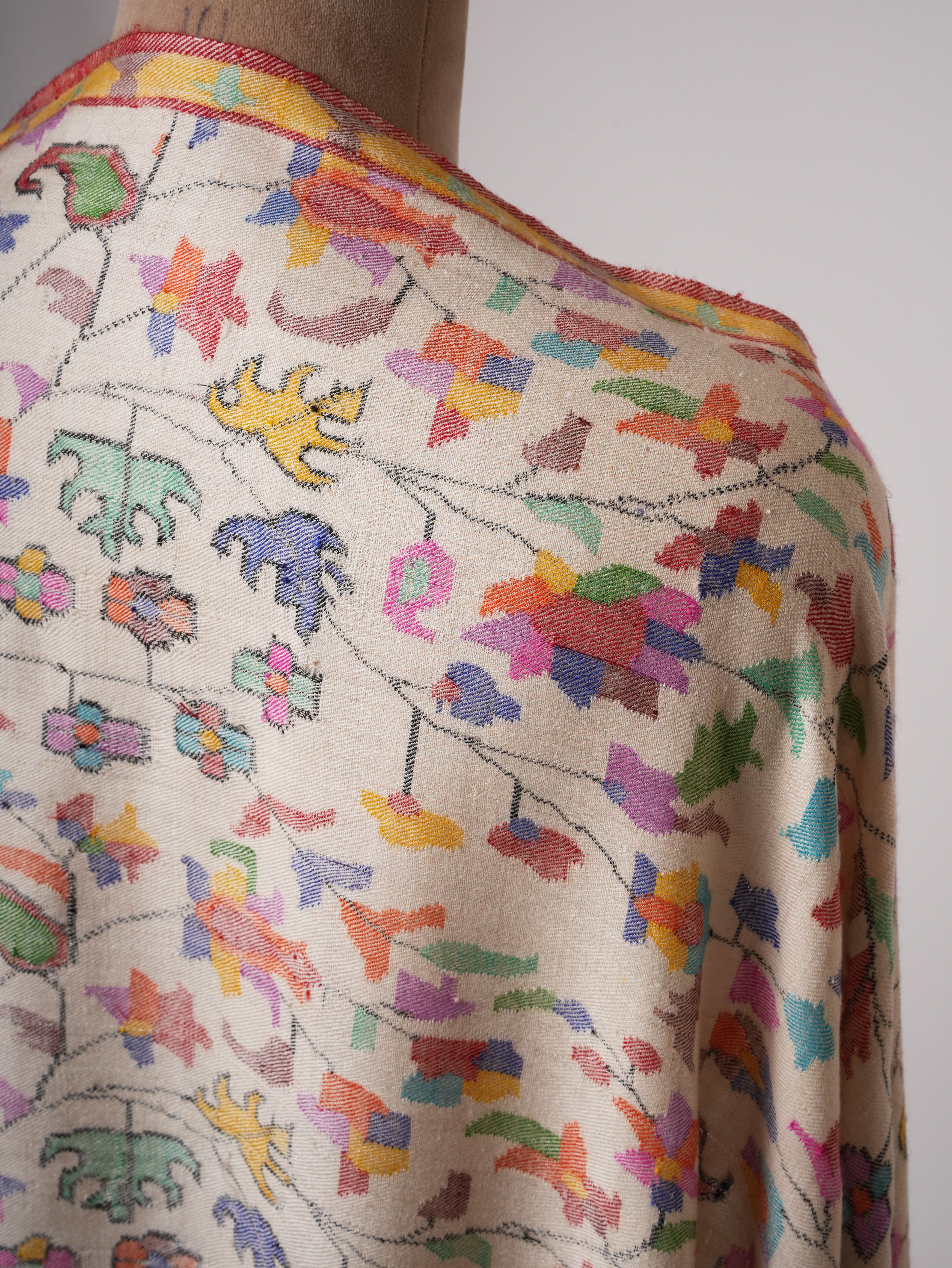 Ivory Kani Pashmina Shawlと素晴らしい伝統的なモチーフ - 手織りのアート