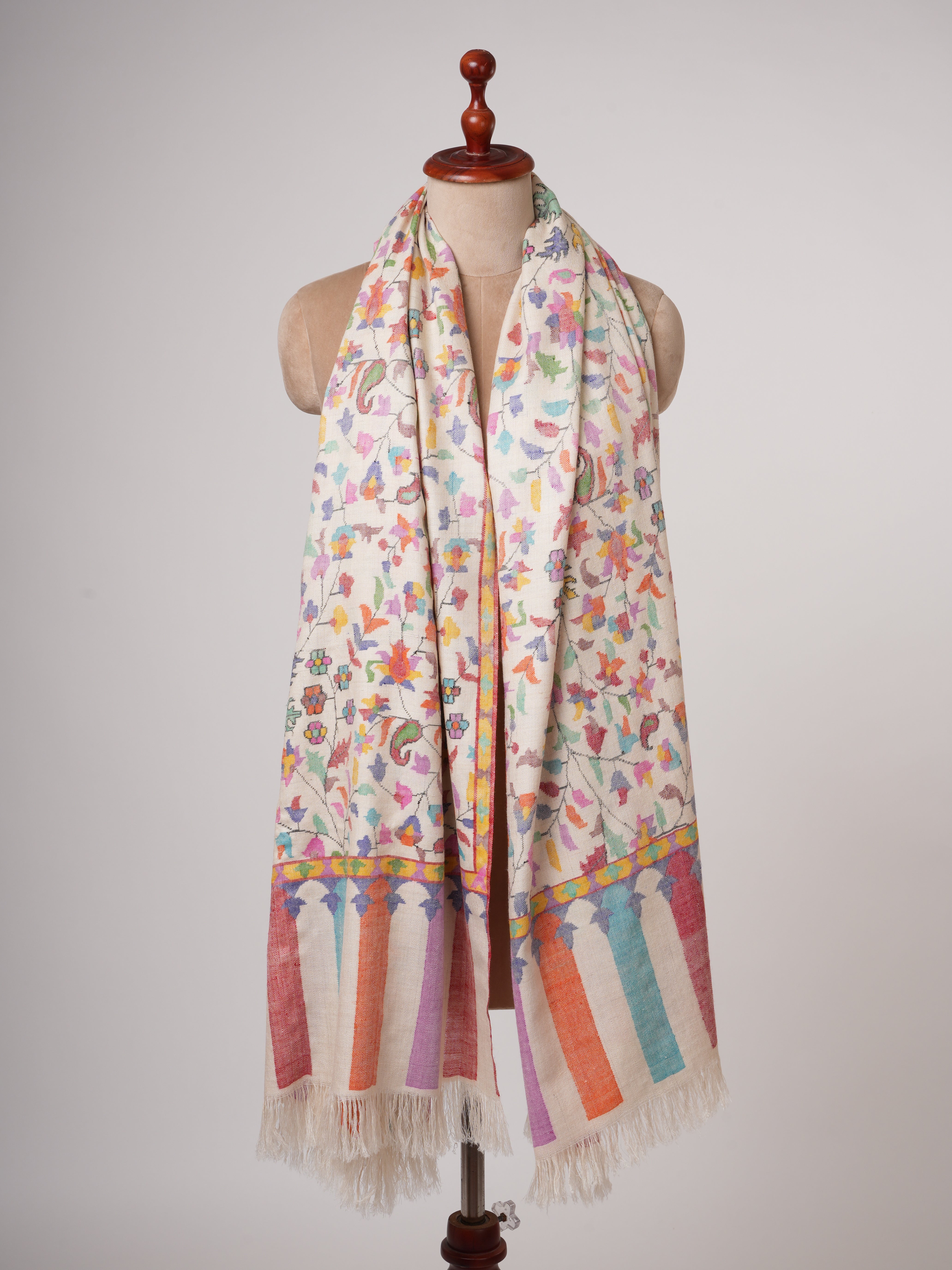 Ivory Kani Pashmina Shawlと素晴らしい伝統的なモチーフ - 手織りのアート
