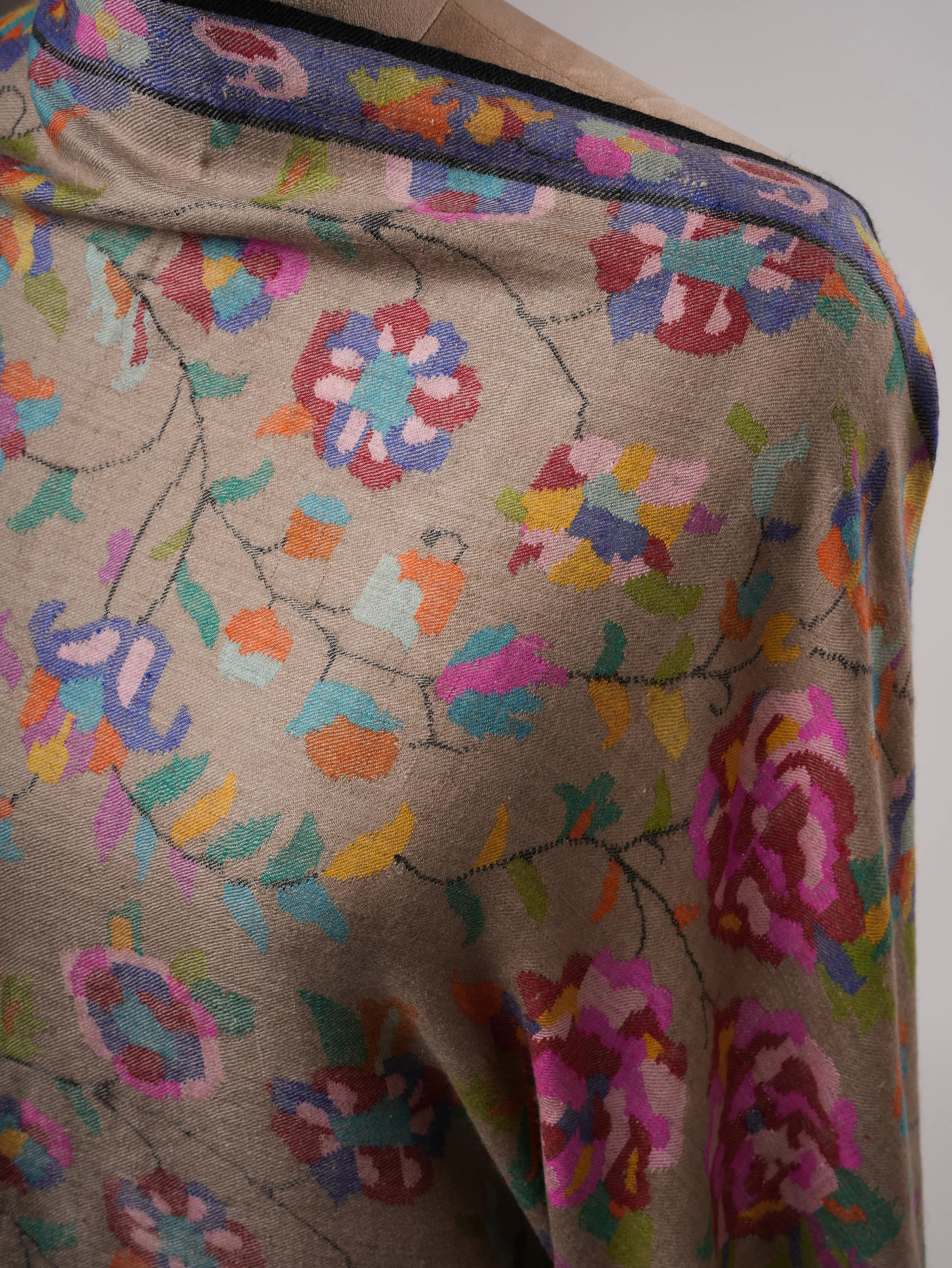 Handwoven Natural Grey Kani Pashmina Shawl with Floral Motifs Shahkaar