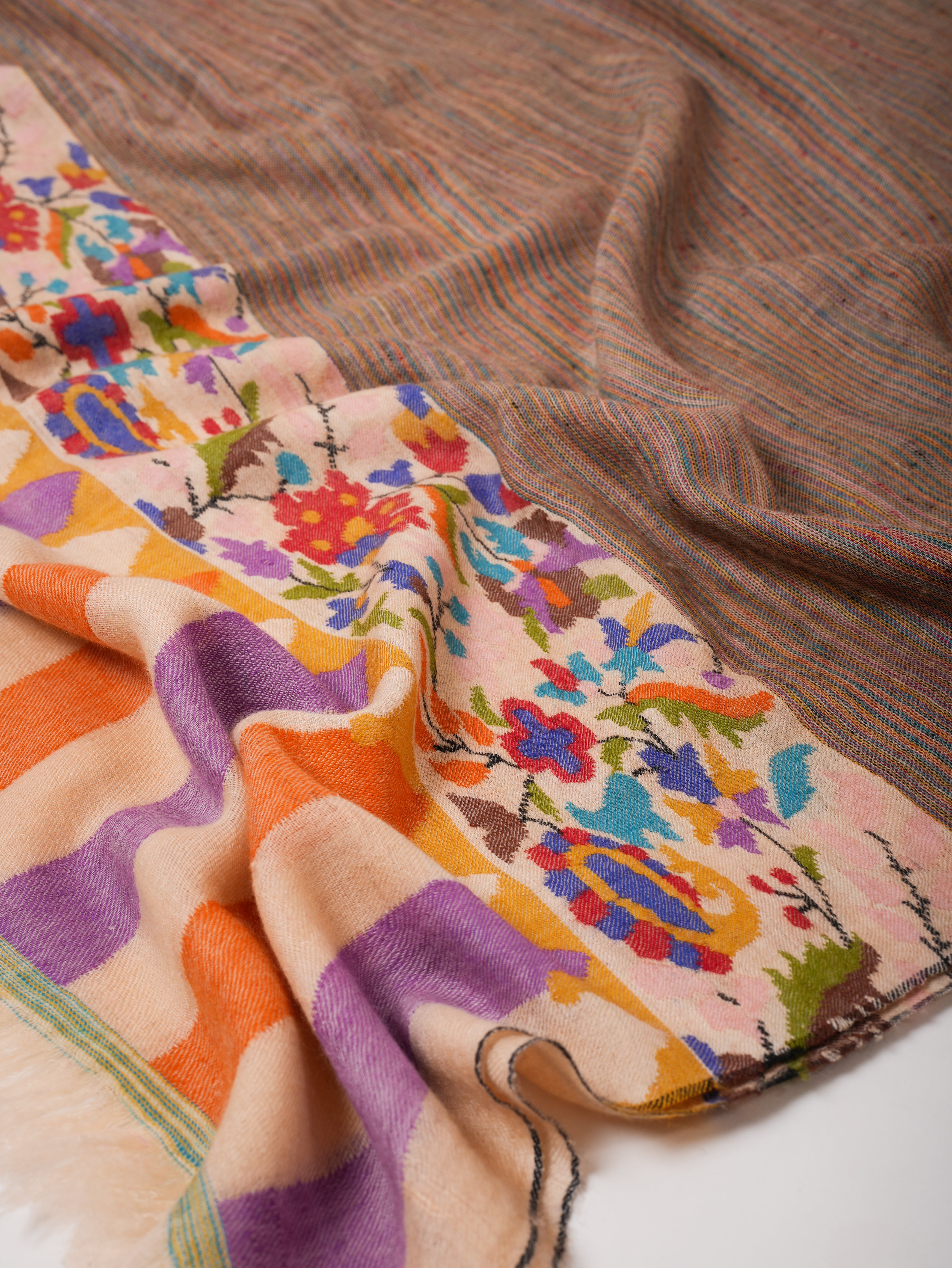 Kani Soft Handwoven Cashmere Stole met bloemenmotief