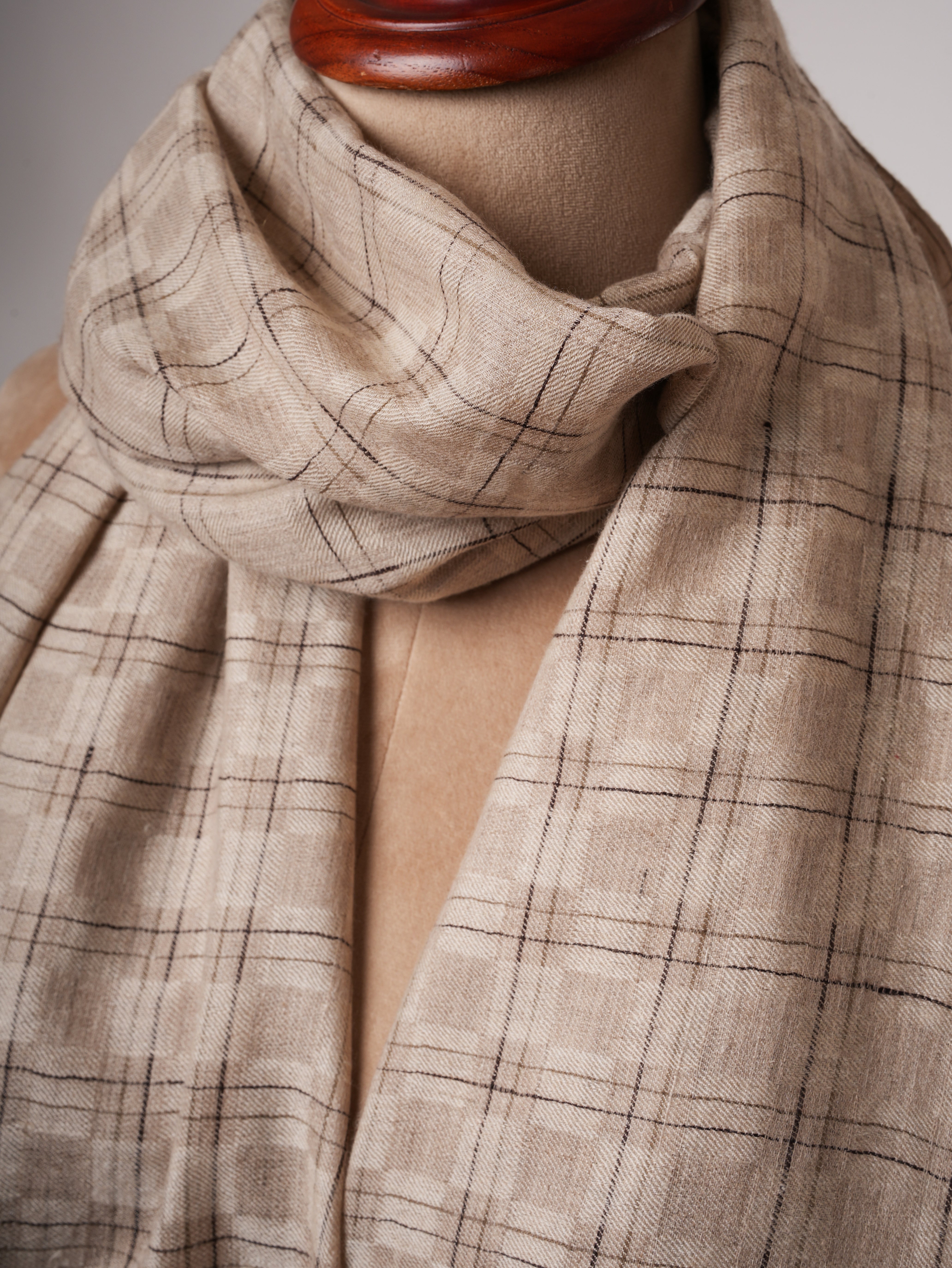 Beige & Off-White Dual-Shade Baby Soft Cashmere Scarf – Lightweight & Elegant