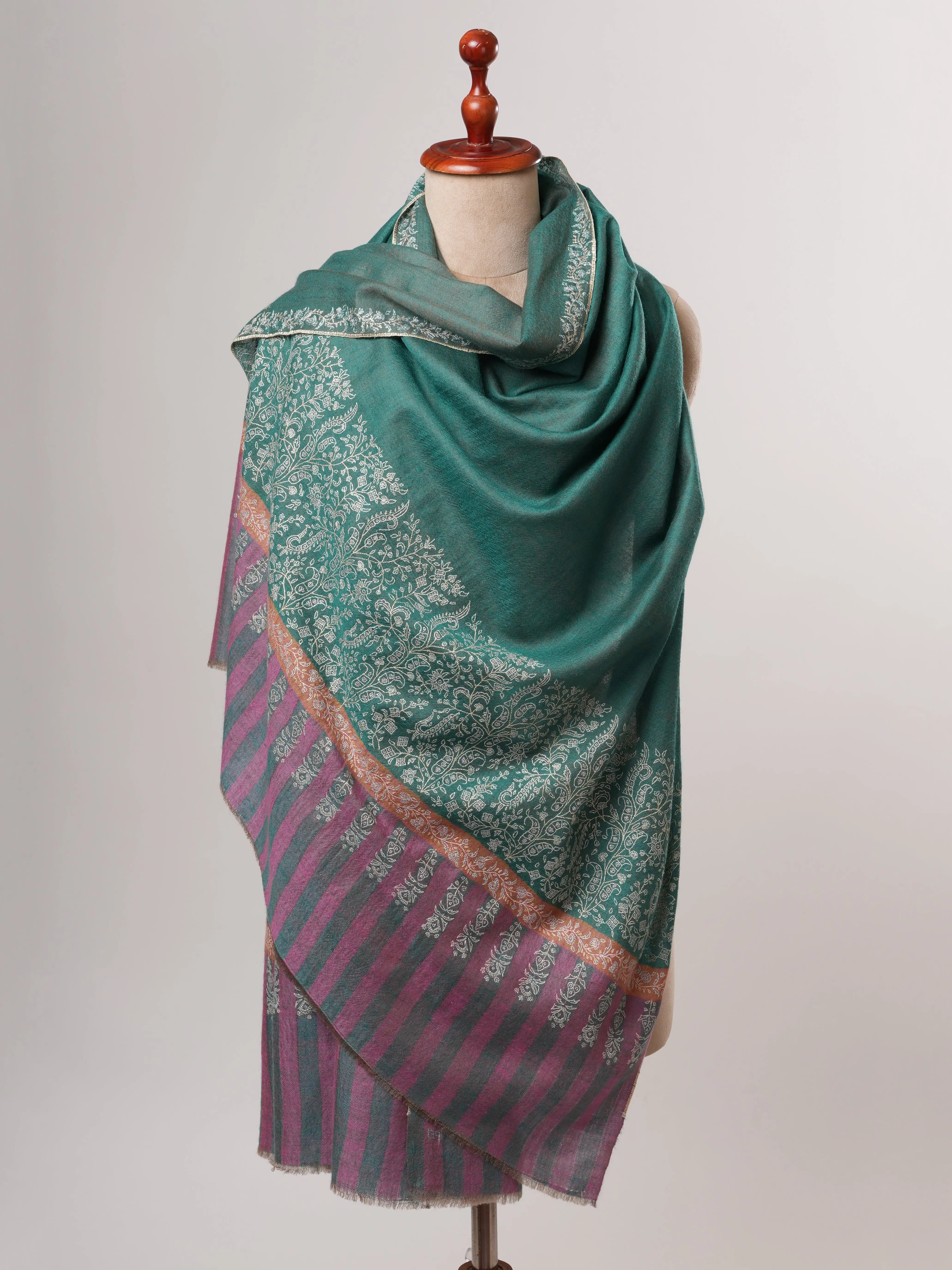 Needle Point Fine Embroidery Palla Motif Kashmiri Pashmina Shawl – Baby Soft Shahkaar