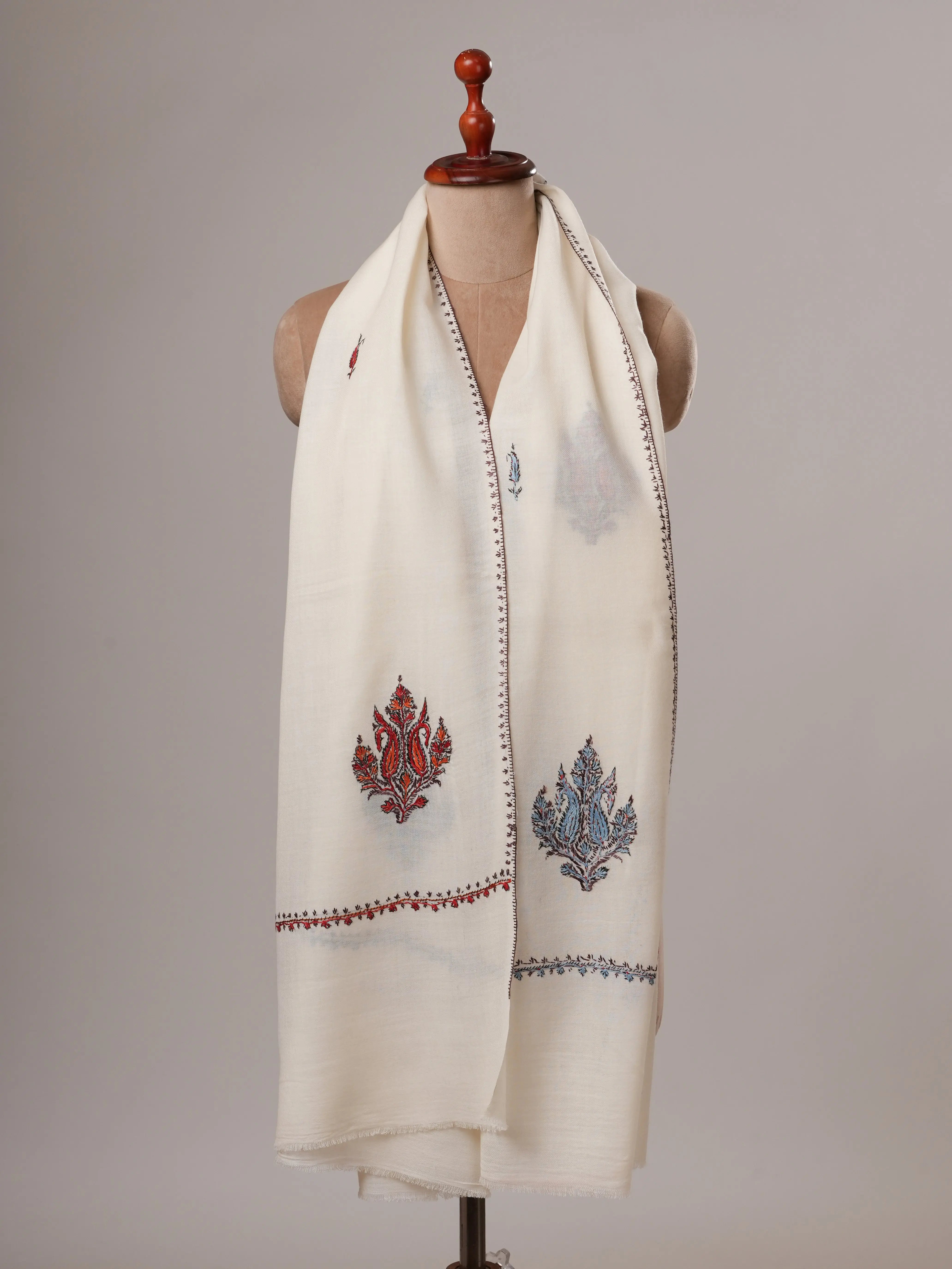 Aksi Hand Embroidered Fine Wool White Shawl Shahkaar