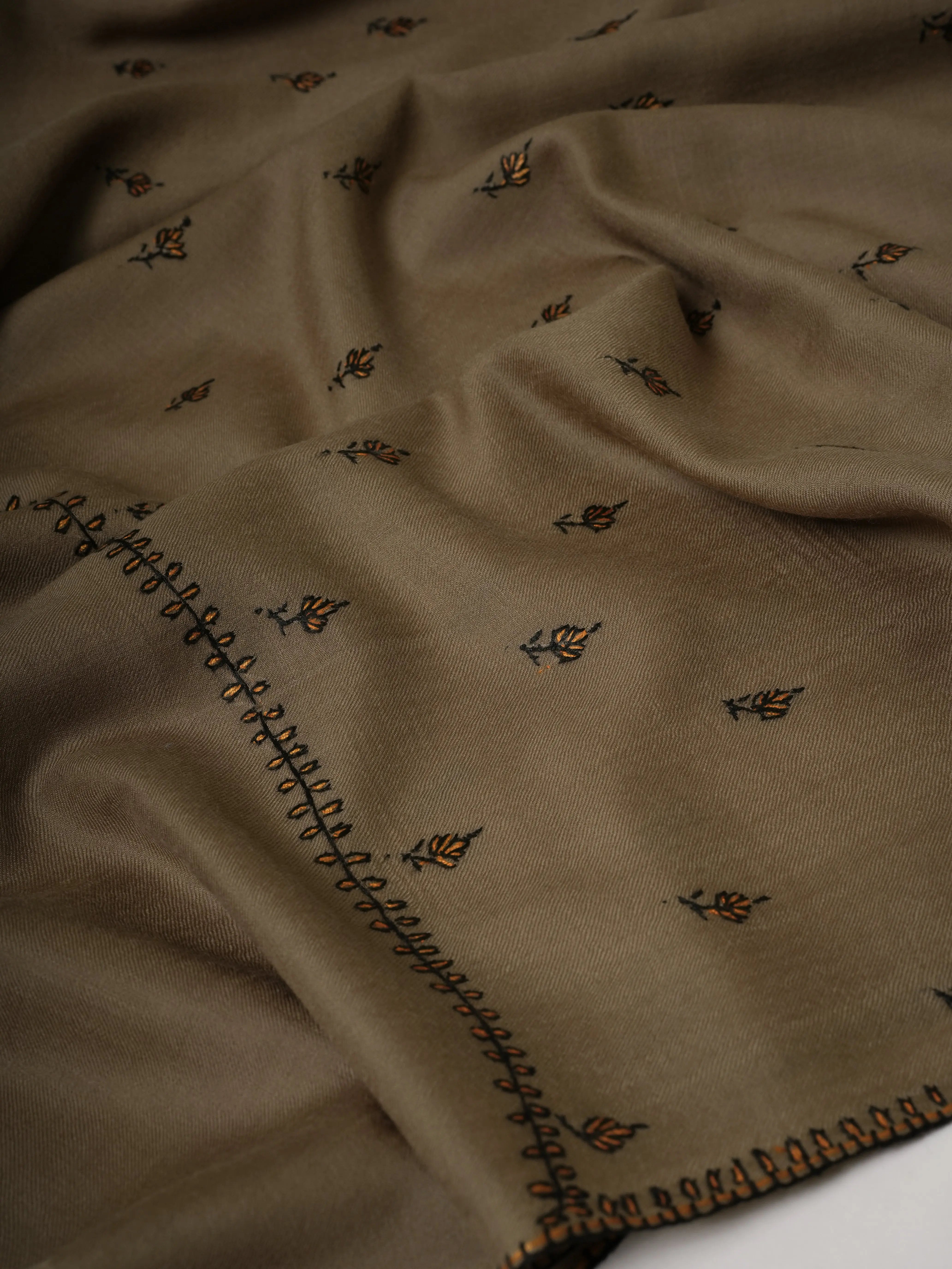 Machie Buteh Hand Embroidered Fine Wool Shawl Shahkaar