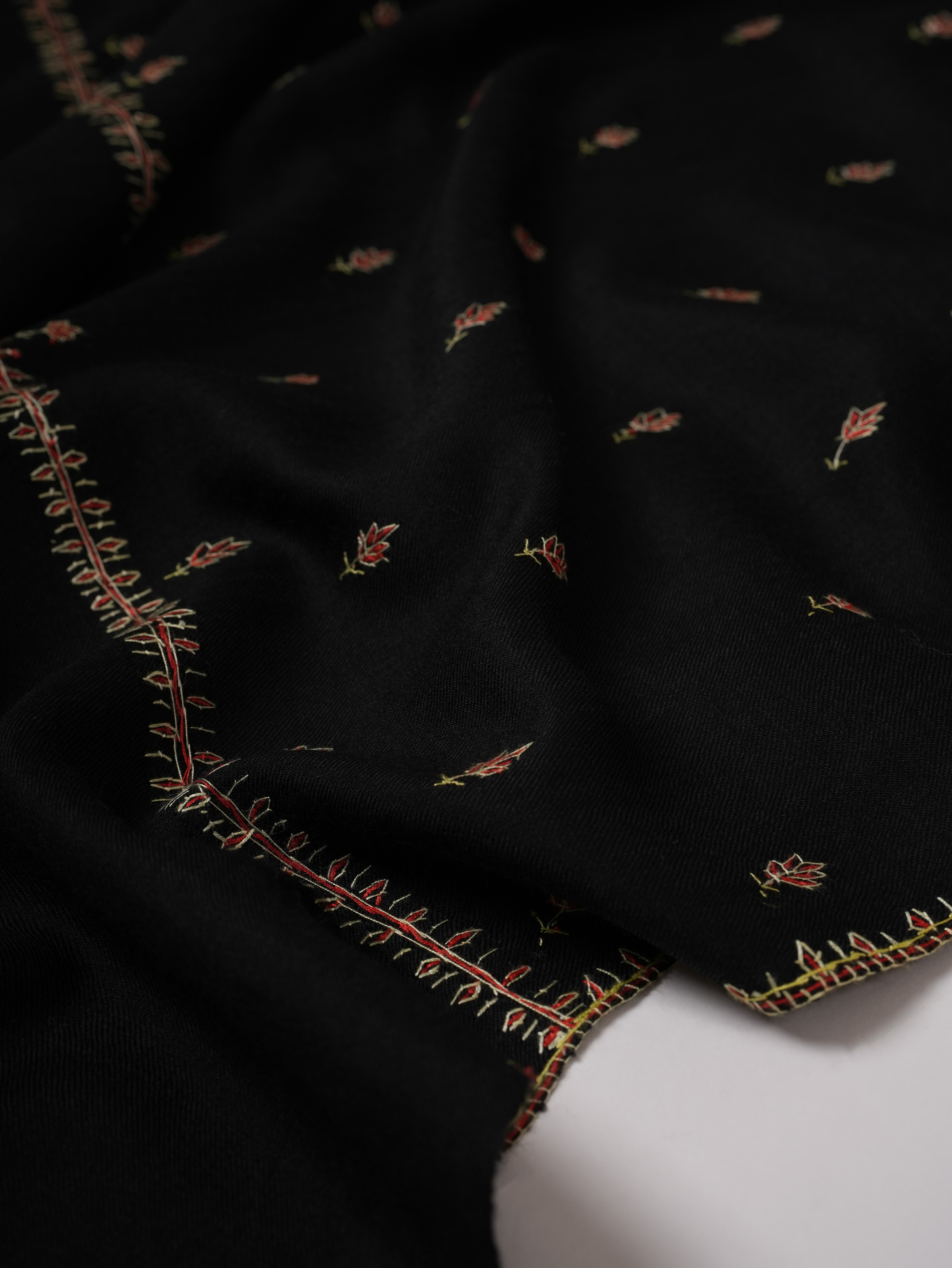 Traditional Machie Booti Hand Embroidered Fine Wool Shawl Shahkaar