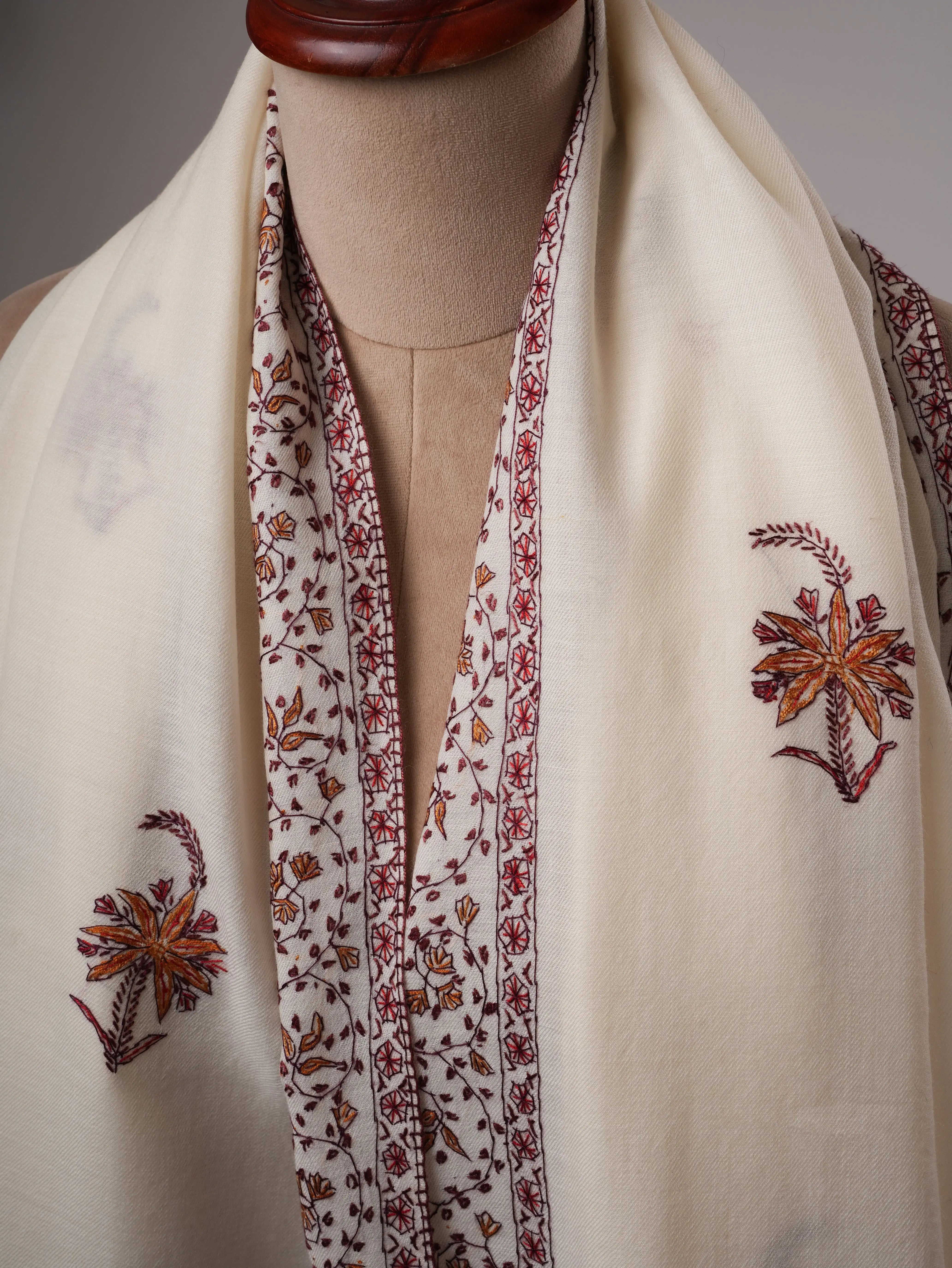 Fine Wool White Shawl with Daur and Buteh Hand Embroidery Shahkaar