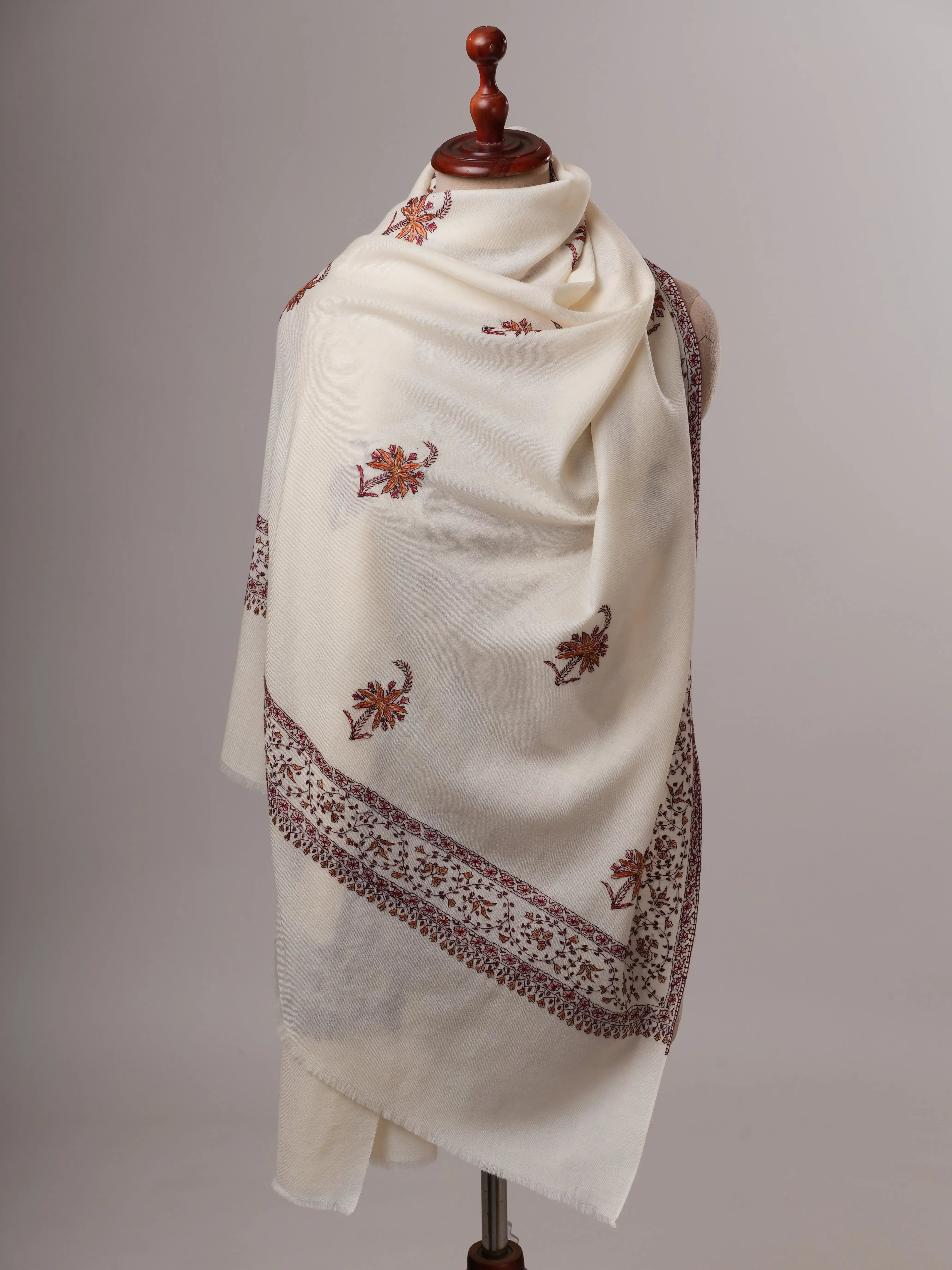 Fine Wool White Shawl with Daur and Buteh Hand Embroidery Shahkaar