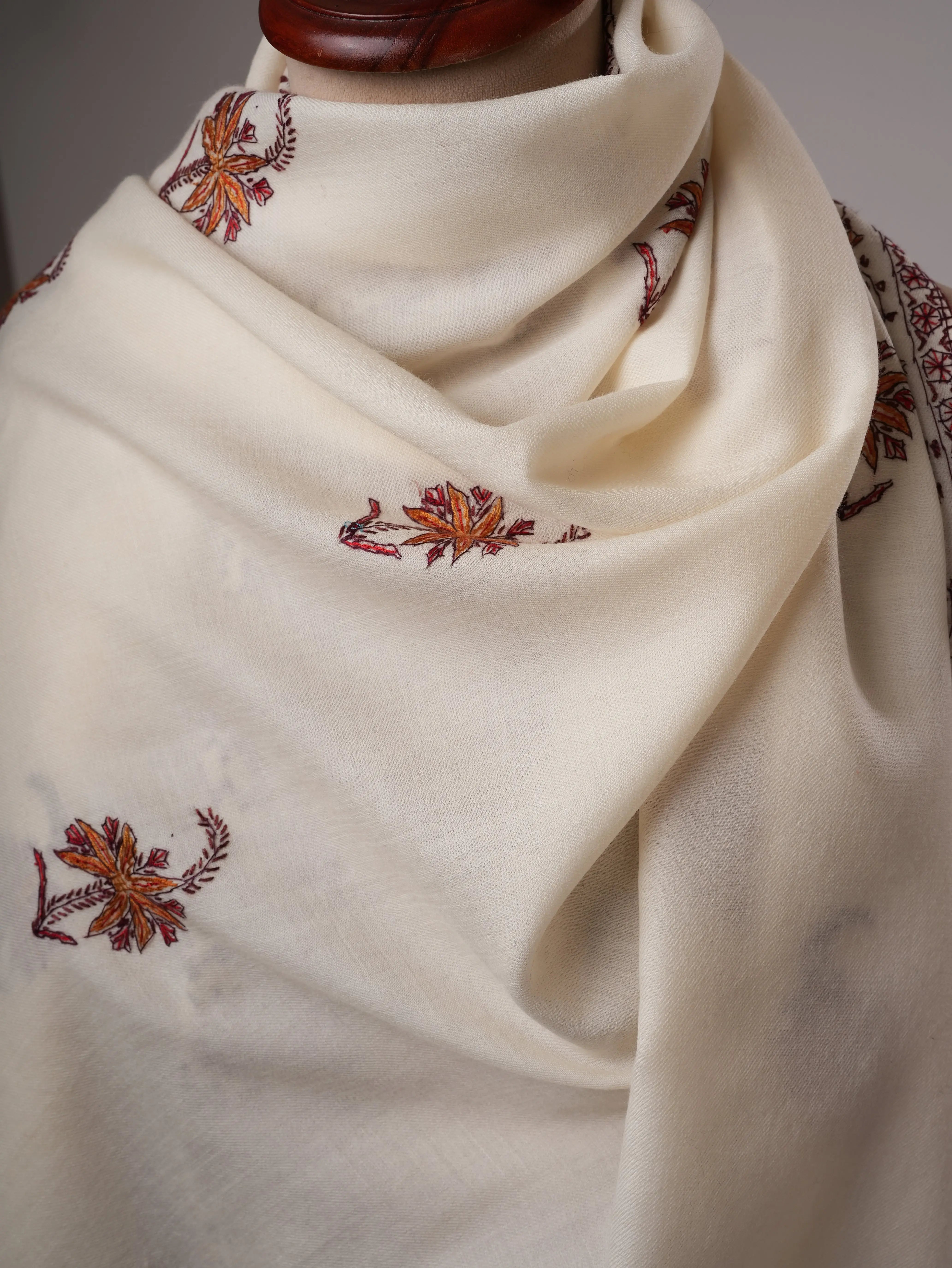 Fine Wool White Shawl with Daur and Buteh Hand Embroidery Shahkaar