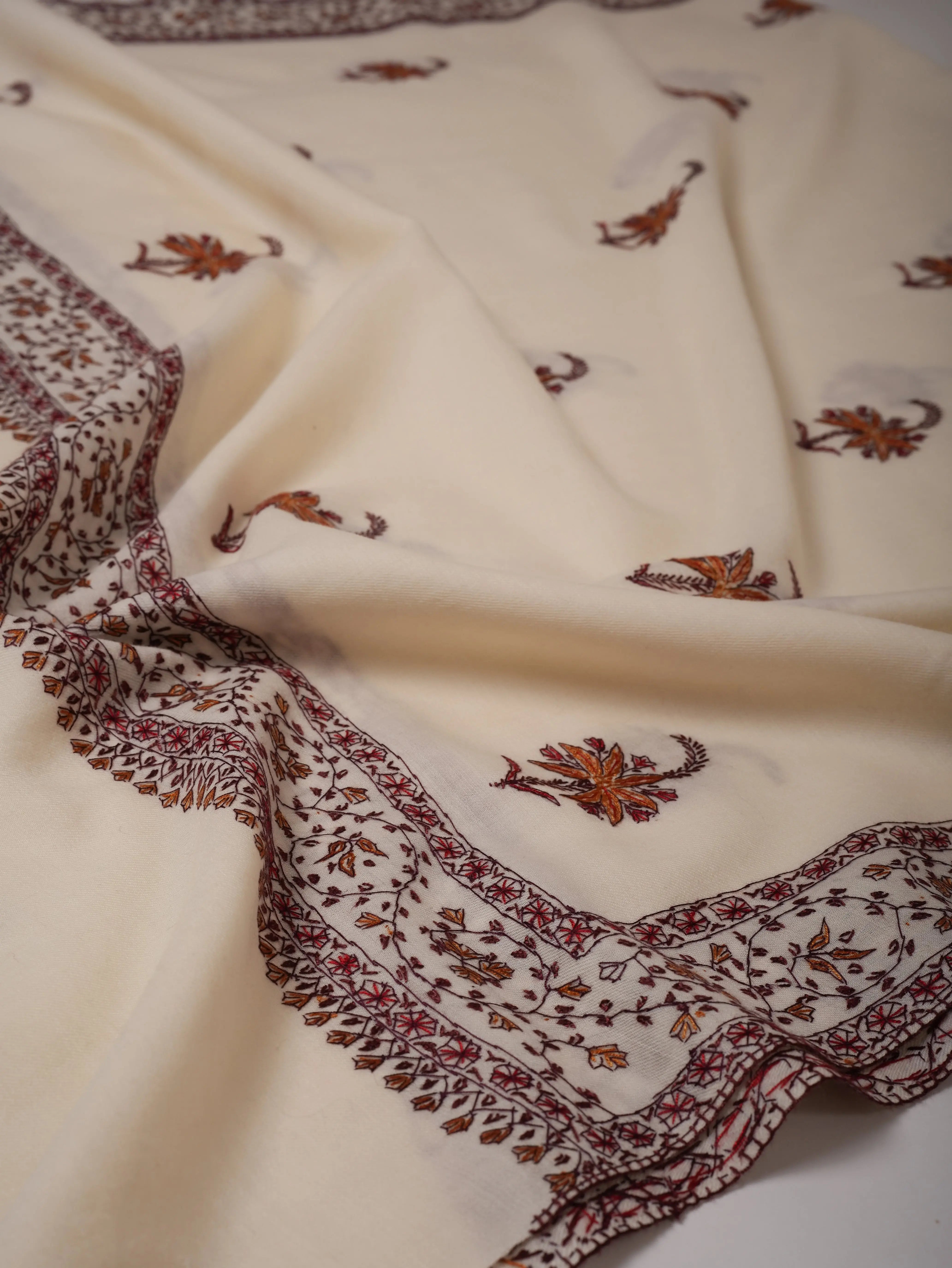 Fine Wool White Shawl with Daur and Buteh Hand Embroidery Shahkaar