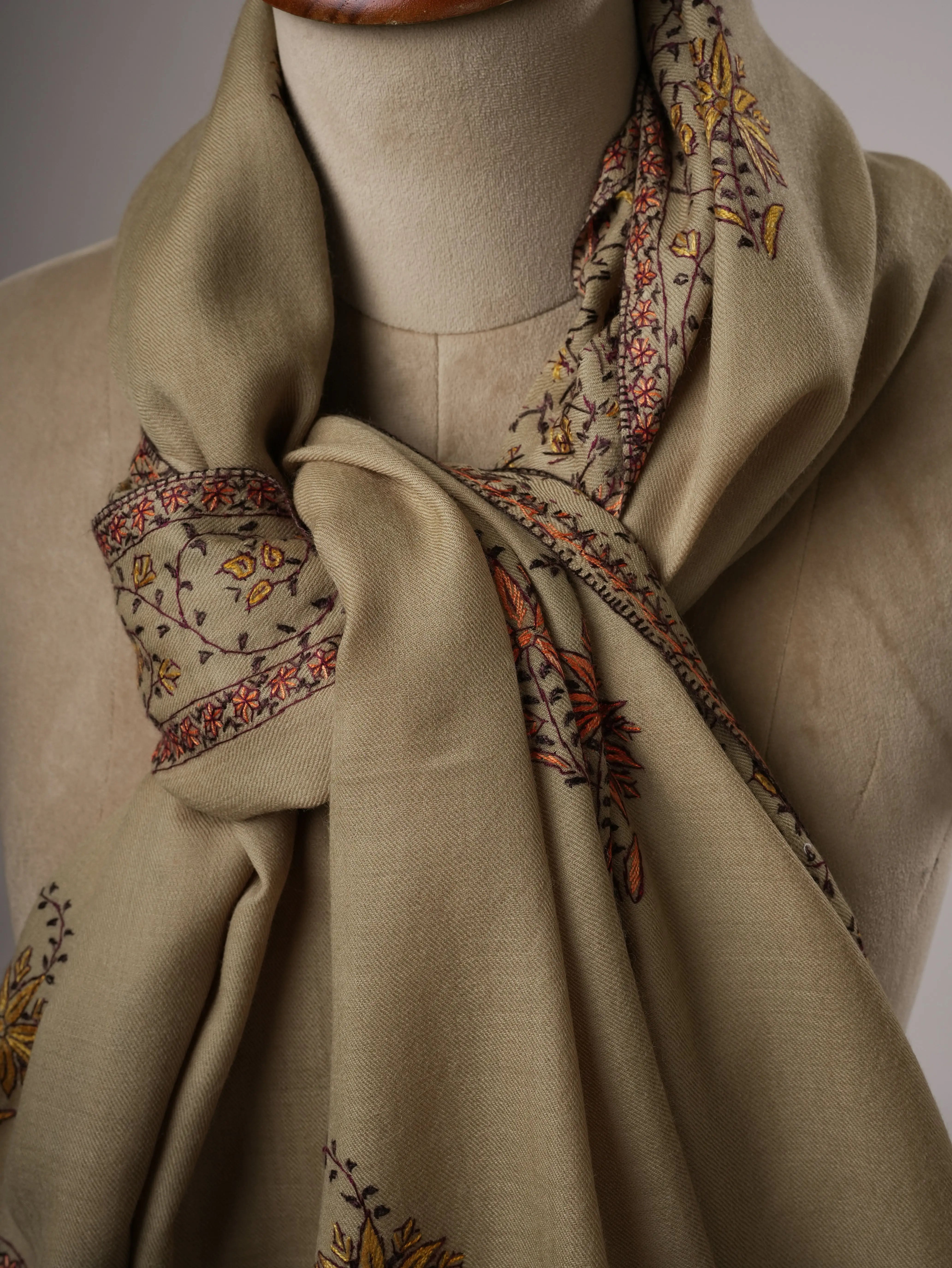 Fine Wool Shawl with Hand-Embroidered Daur Buteh Motif Shahkaar