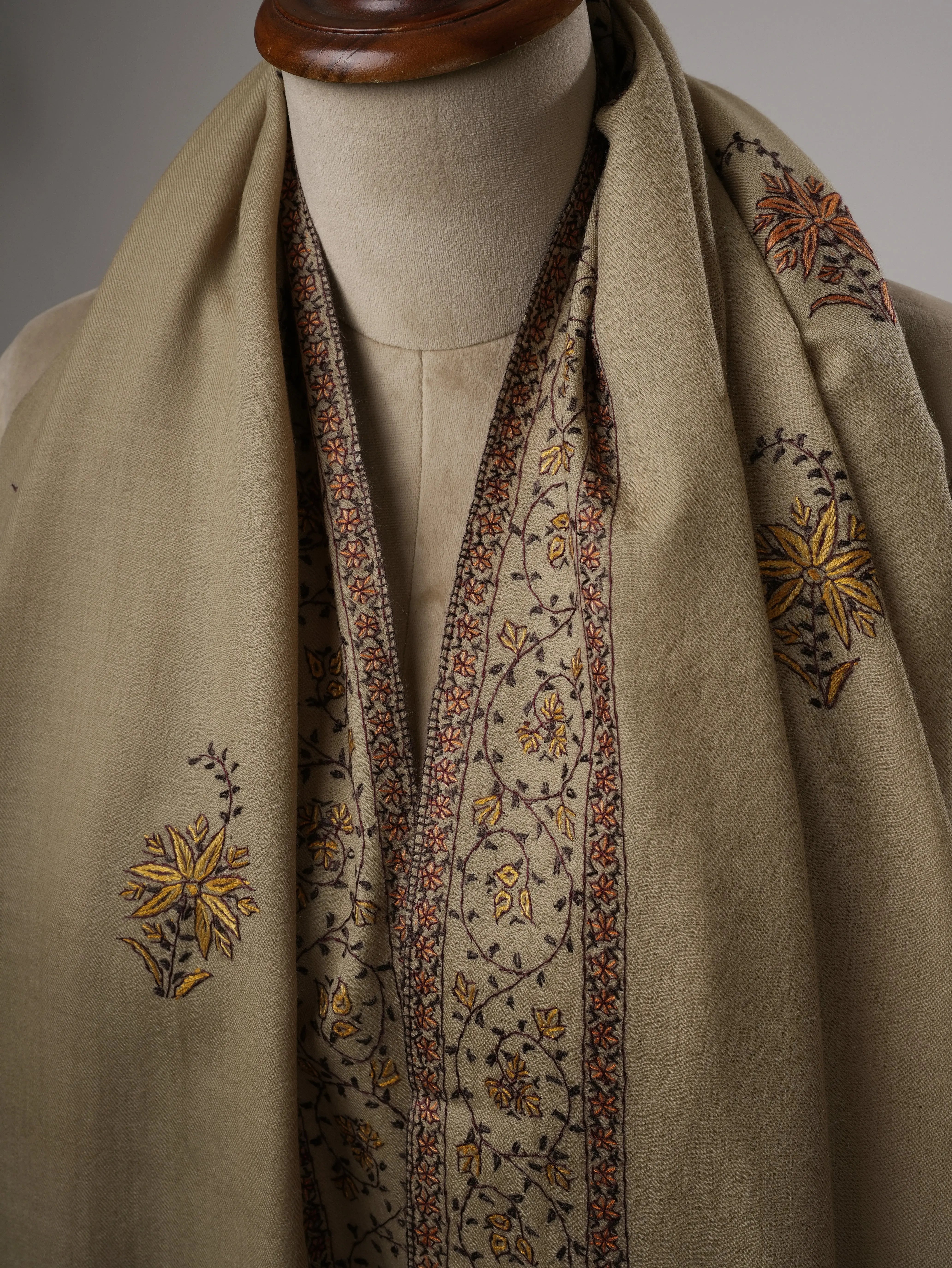 Fine Wool Shawl with Hand-Embroidered Daur Buteh Motif Shahkaar