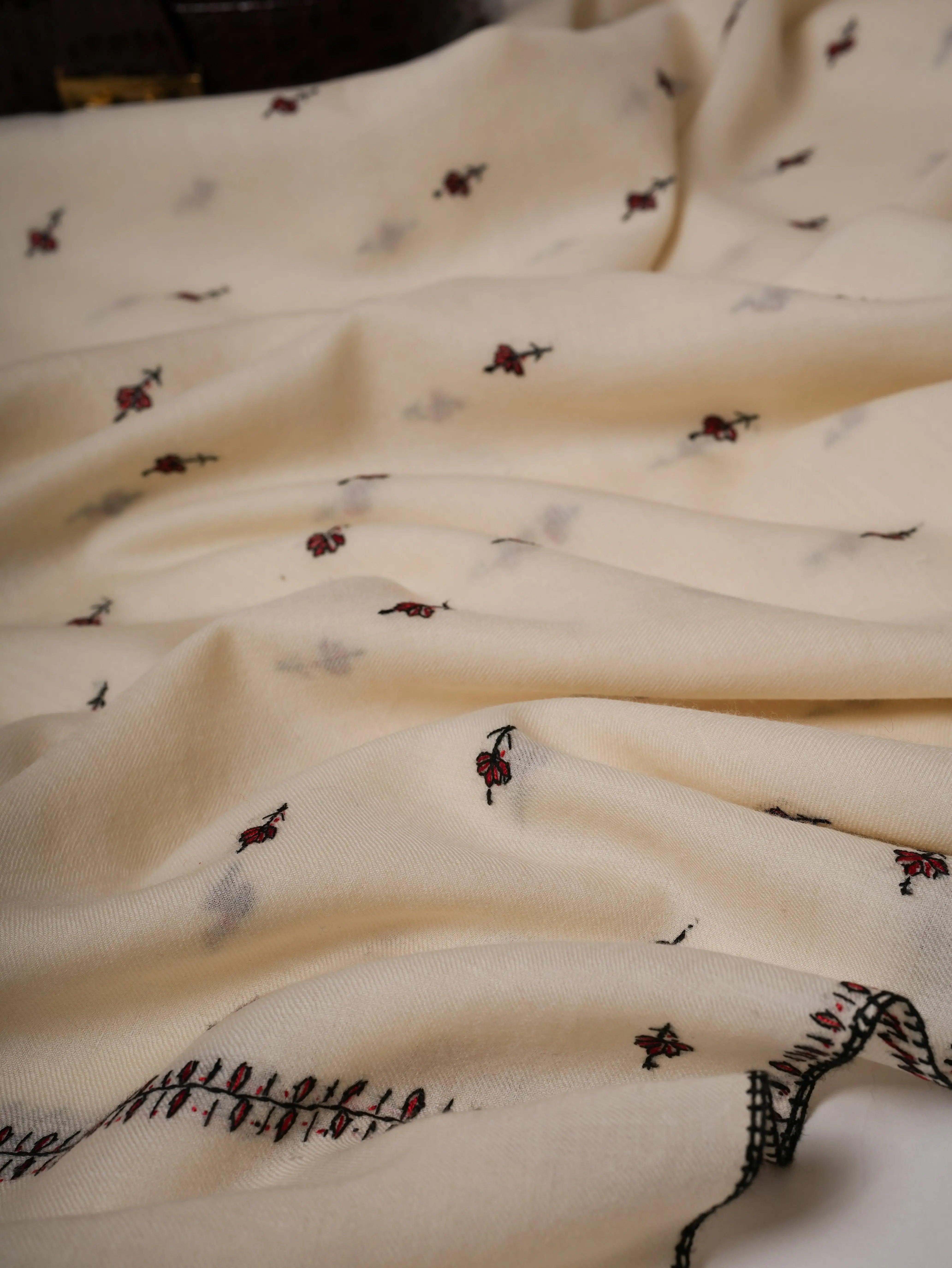 White Fine Wool Hand Embroidered Machie Booti Shawl Shahkaar