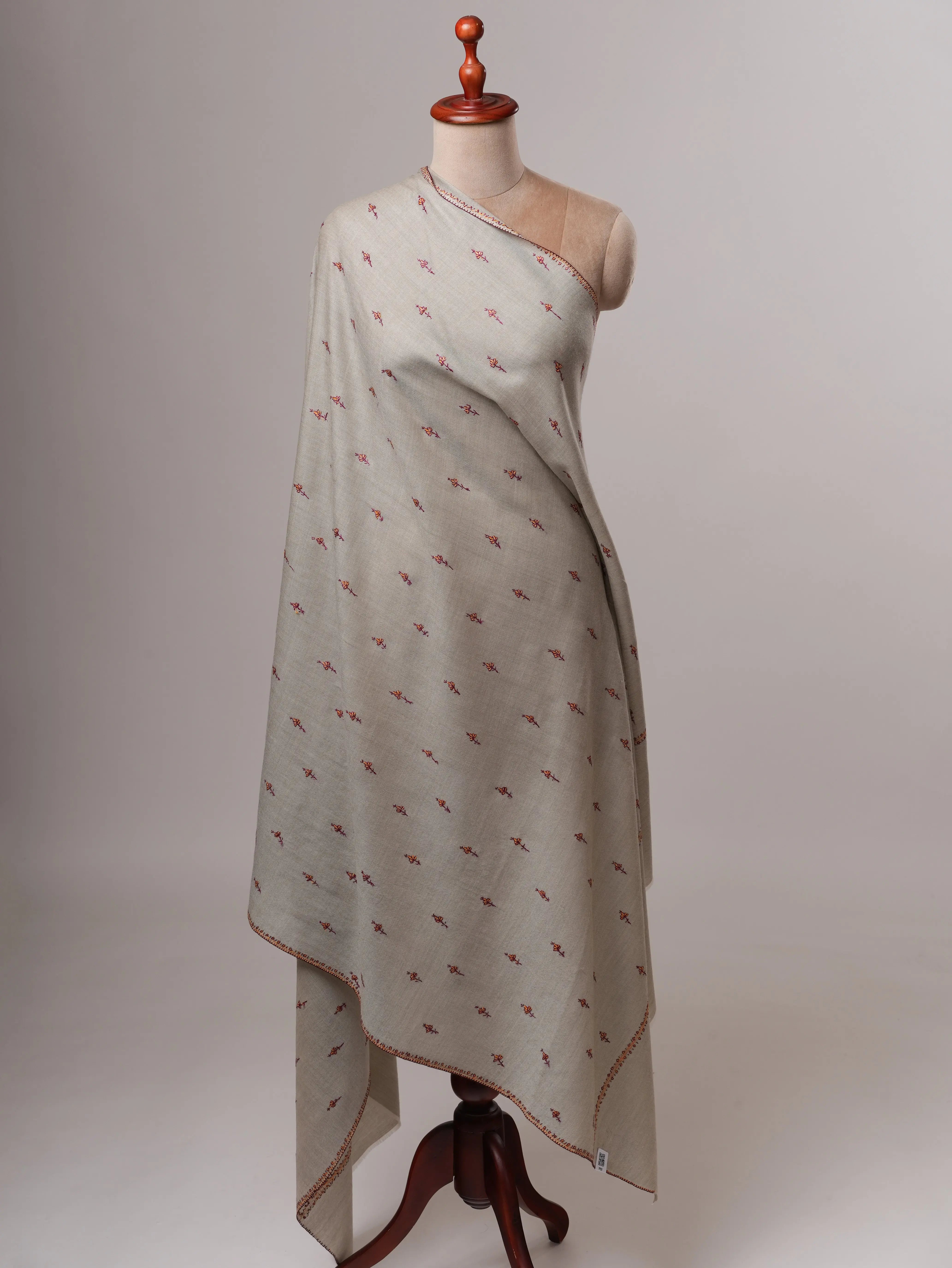 Handcrafted Grey Wool Shawl Featuring Intricate Machie Booti Motifs Shahkaar