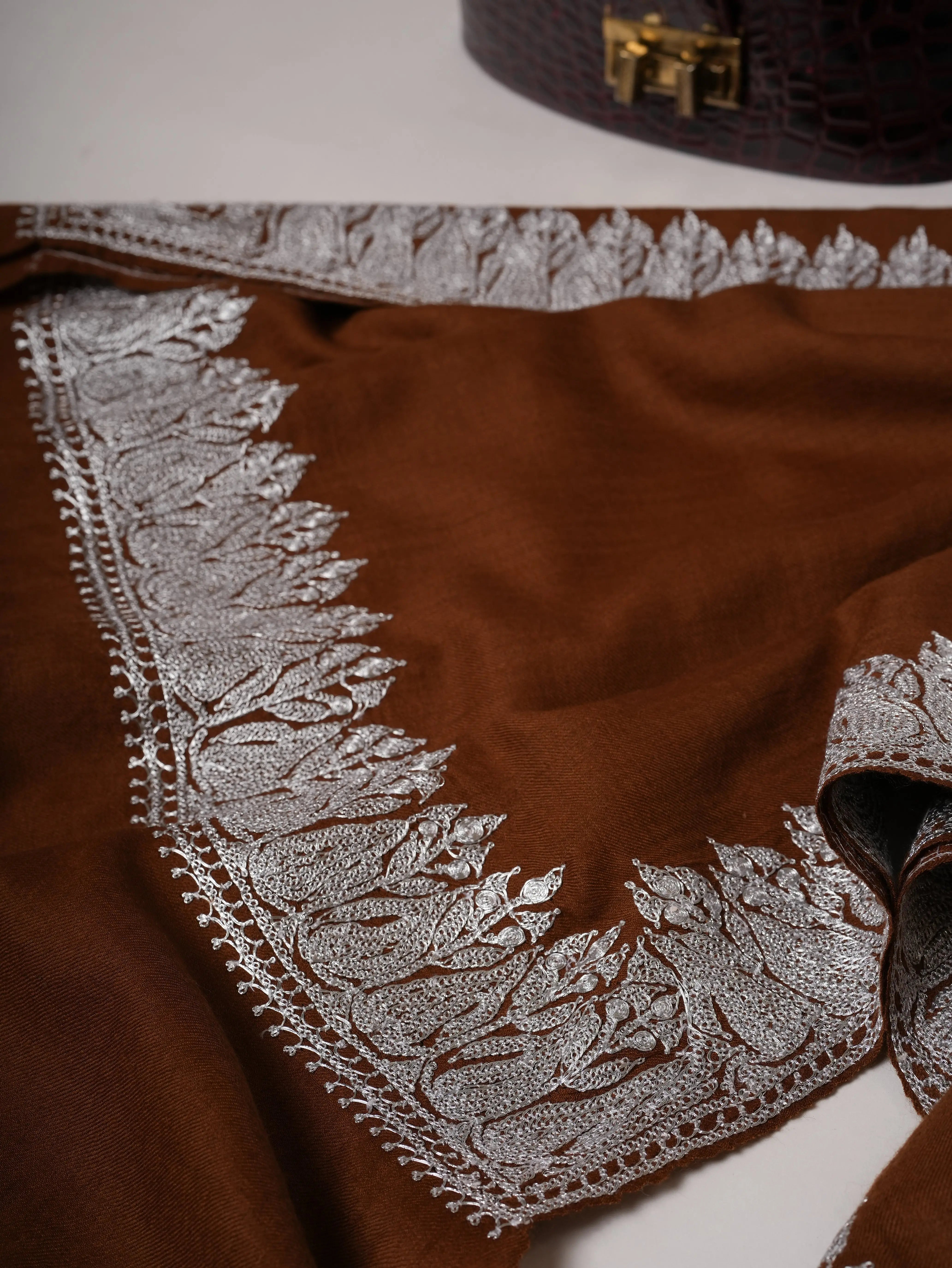 Hand Embroidered Tilla Daurdar Fine Wool Shawl Shahkaar