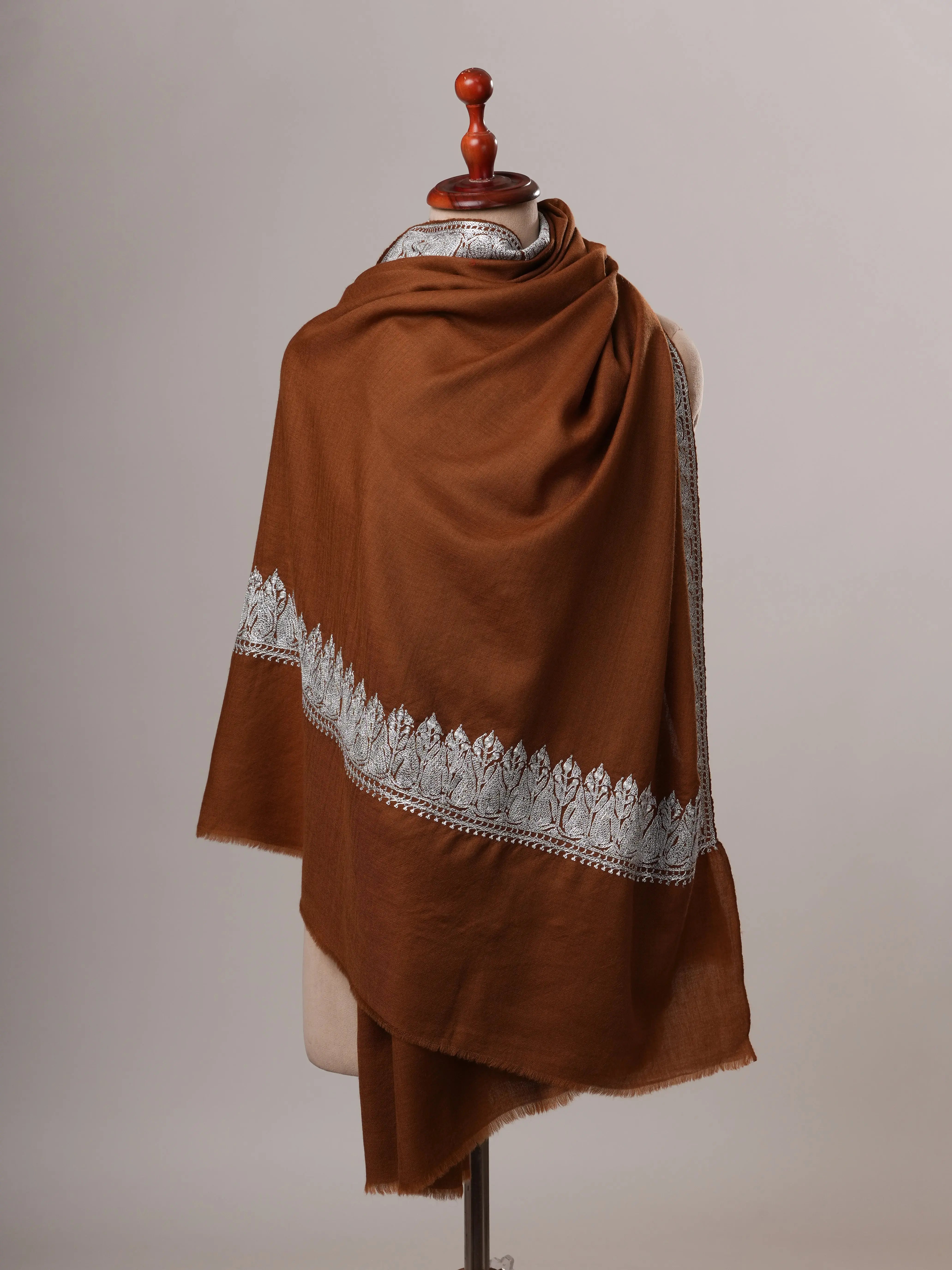 Hand Embroidered Tilla Daurdar Fine Wool Shawl Shahkaar