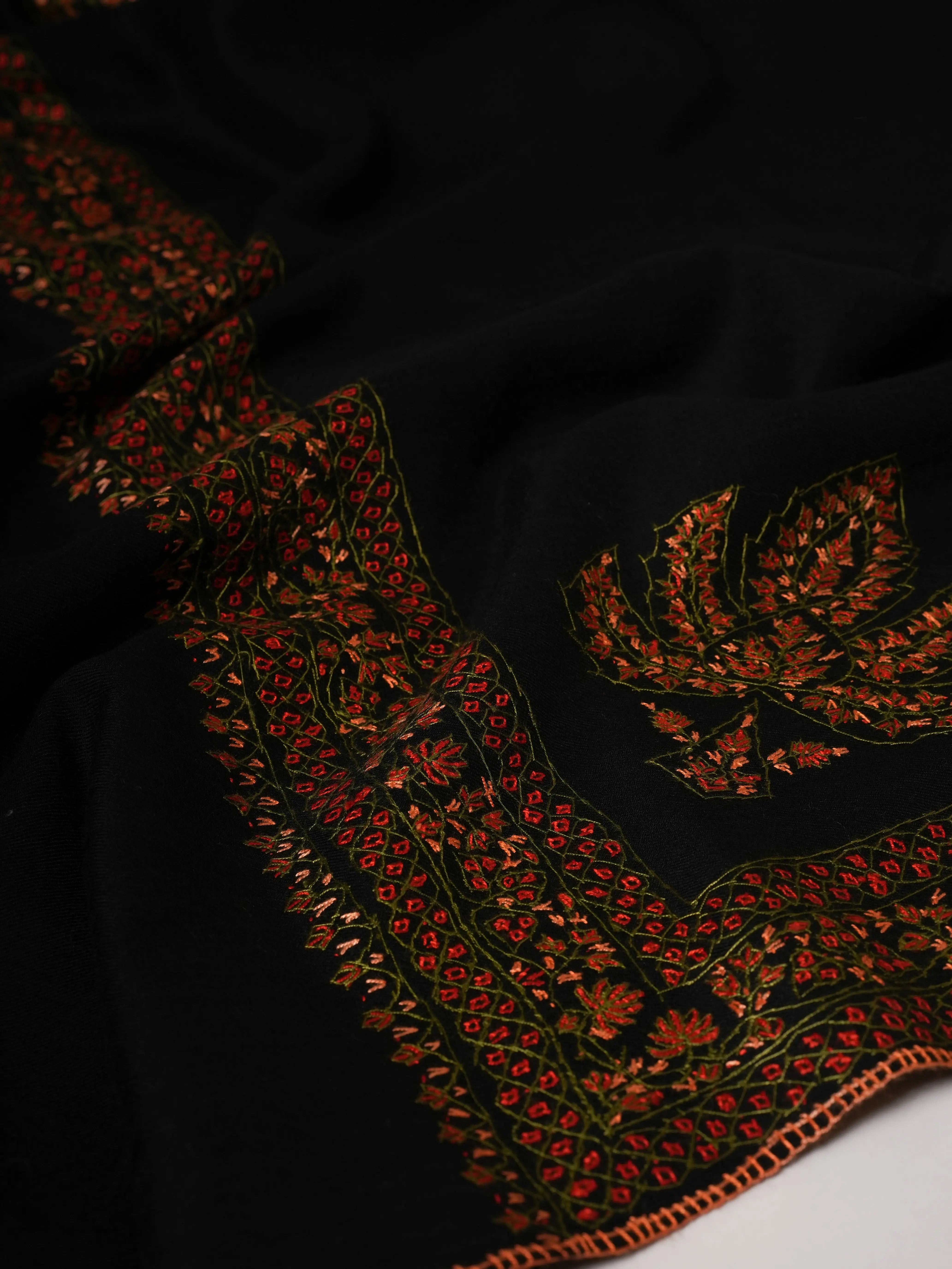 Black Daur Dar Hand Embroidered Fine Wool Shawl Shahkaar