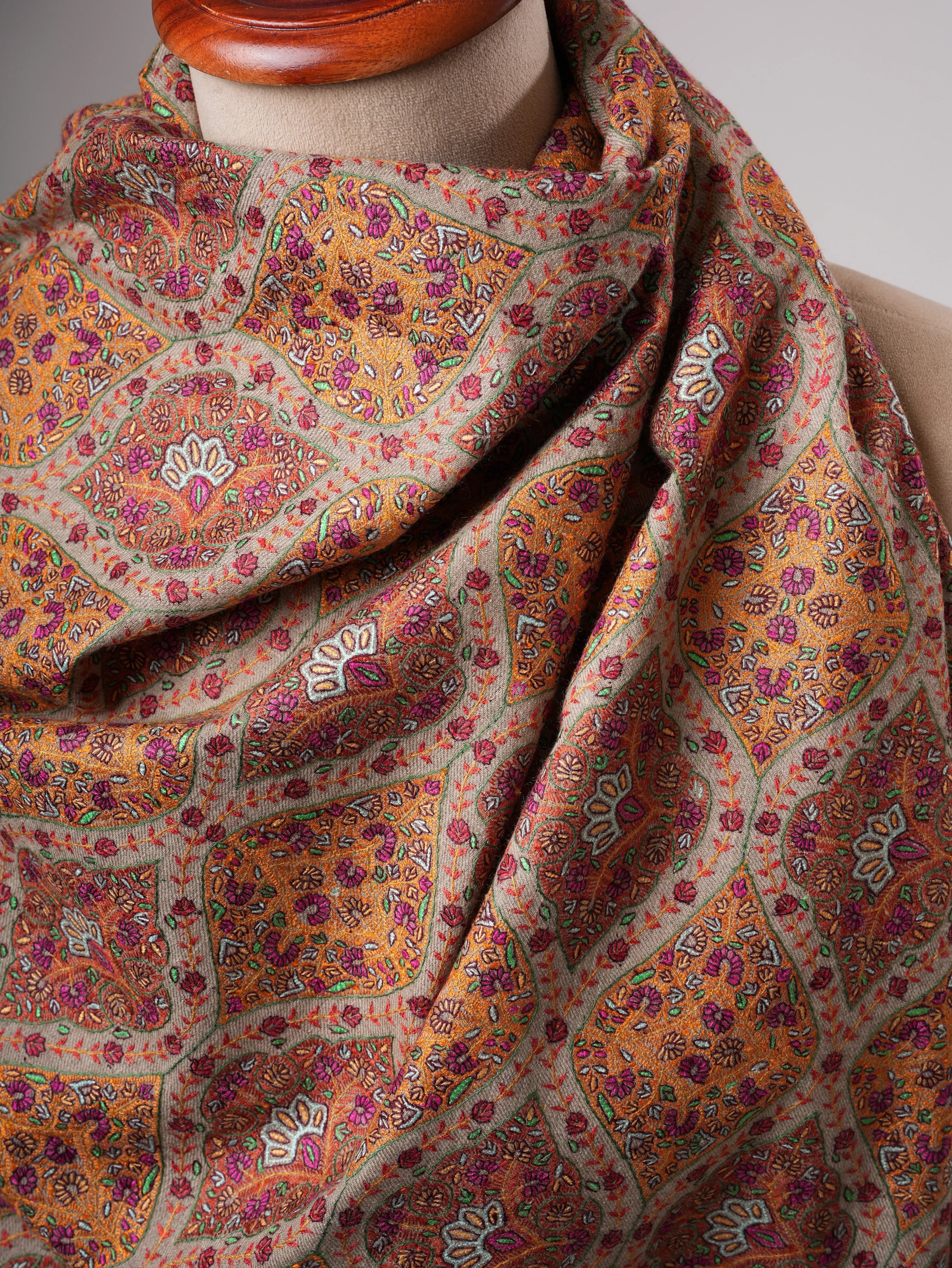 Kashmiri Pashmina Jamavar Shawl in Grey with Detailed Sozni Handwork Shahkaar