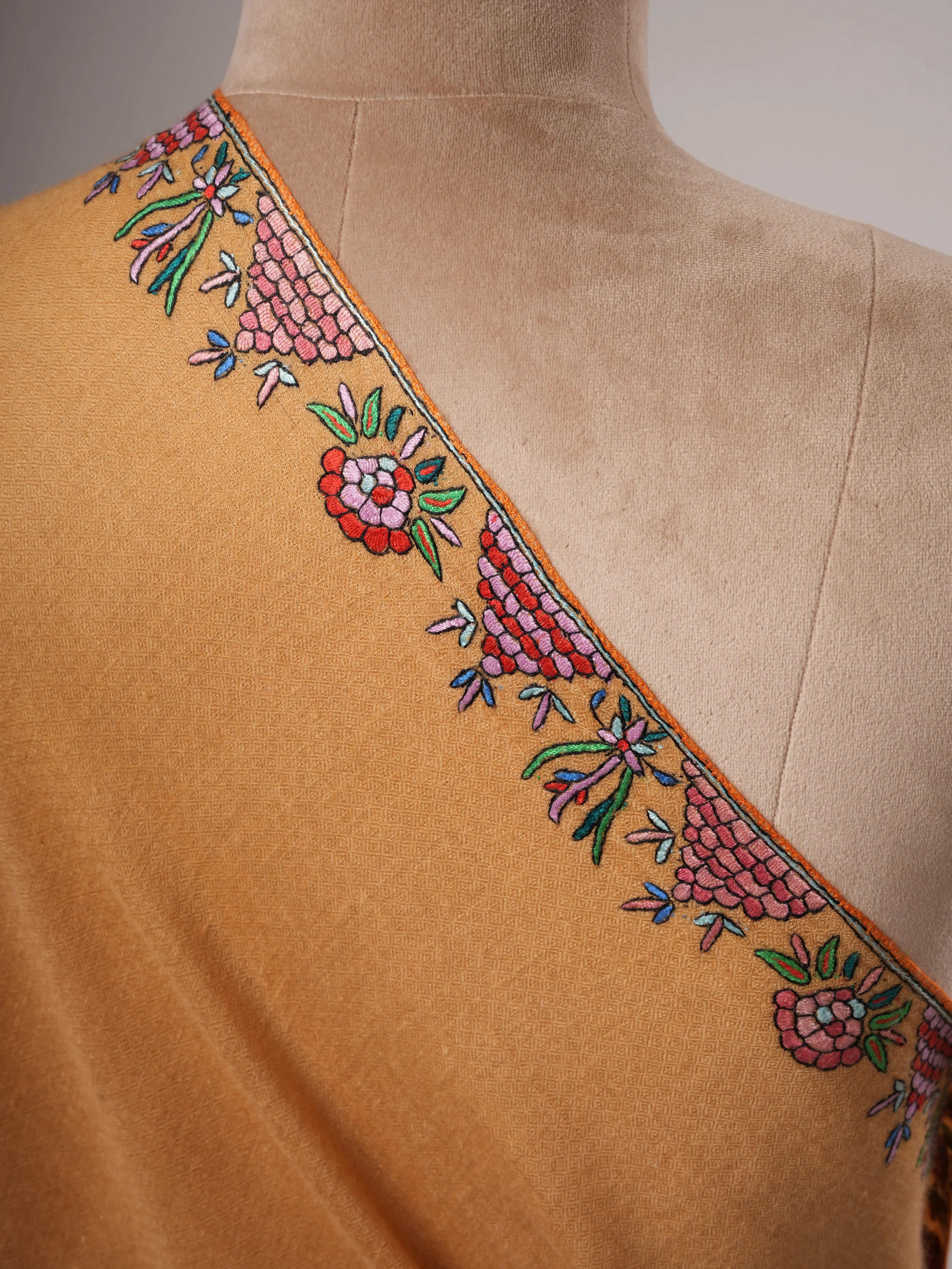 Handloomed Kashmiri Pashmina Shawl – Papier Machie Embroidered Palla Motif Shahkaar