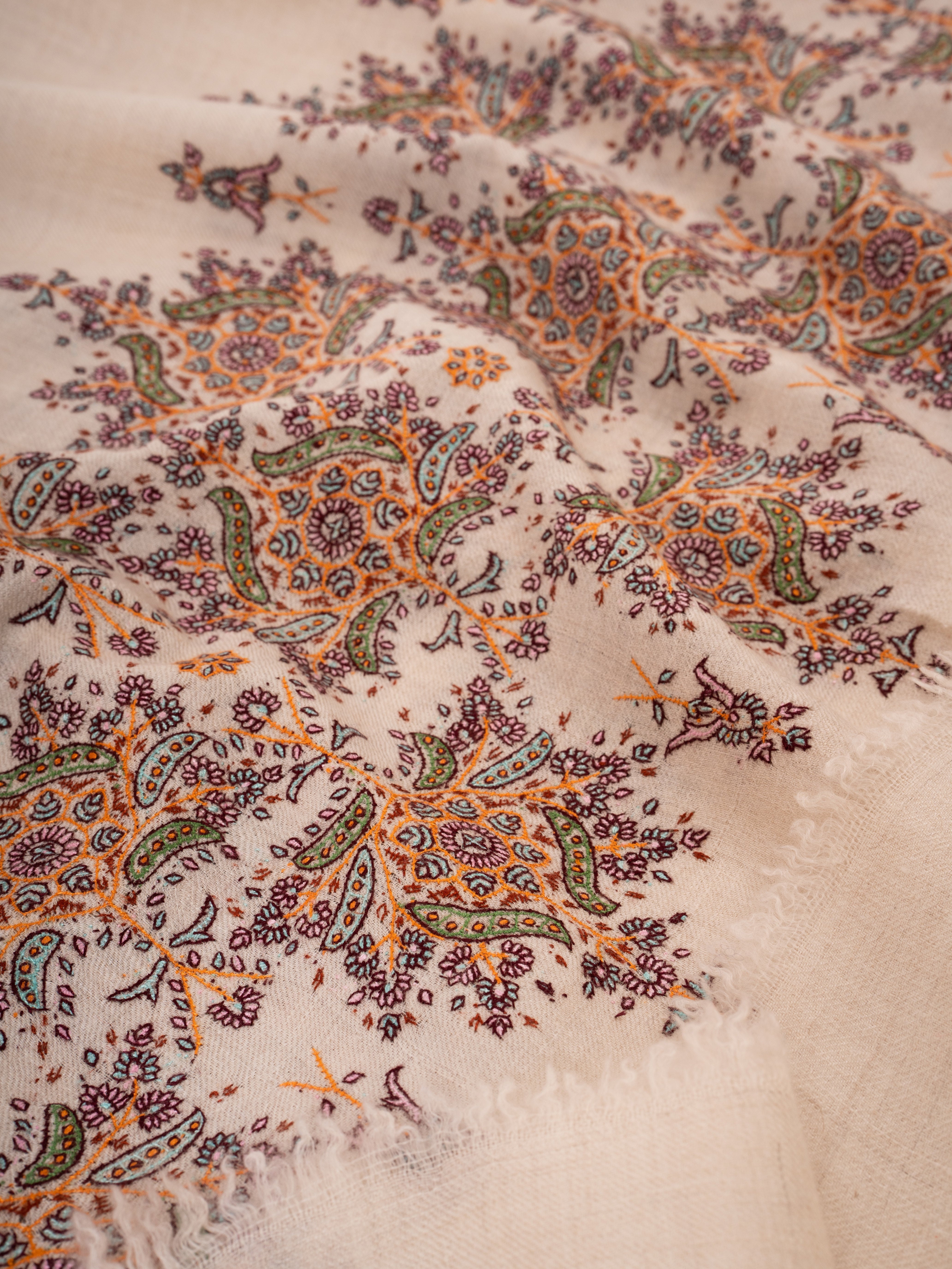 Ivory Kashmiri Pashmina Shawl Fine Sozni Embroidery on Shorter Ends Shahkaar