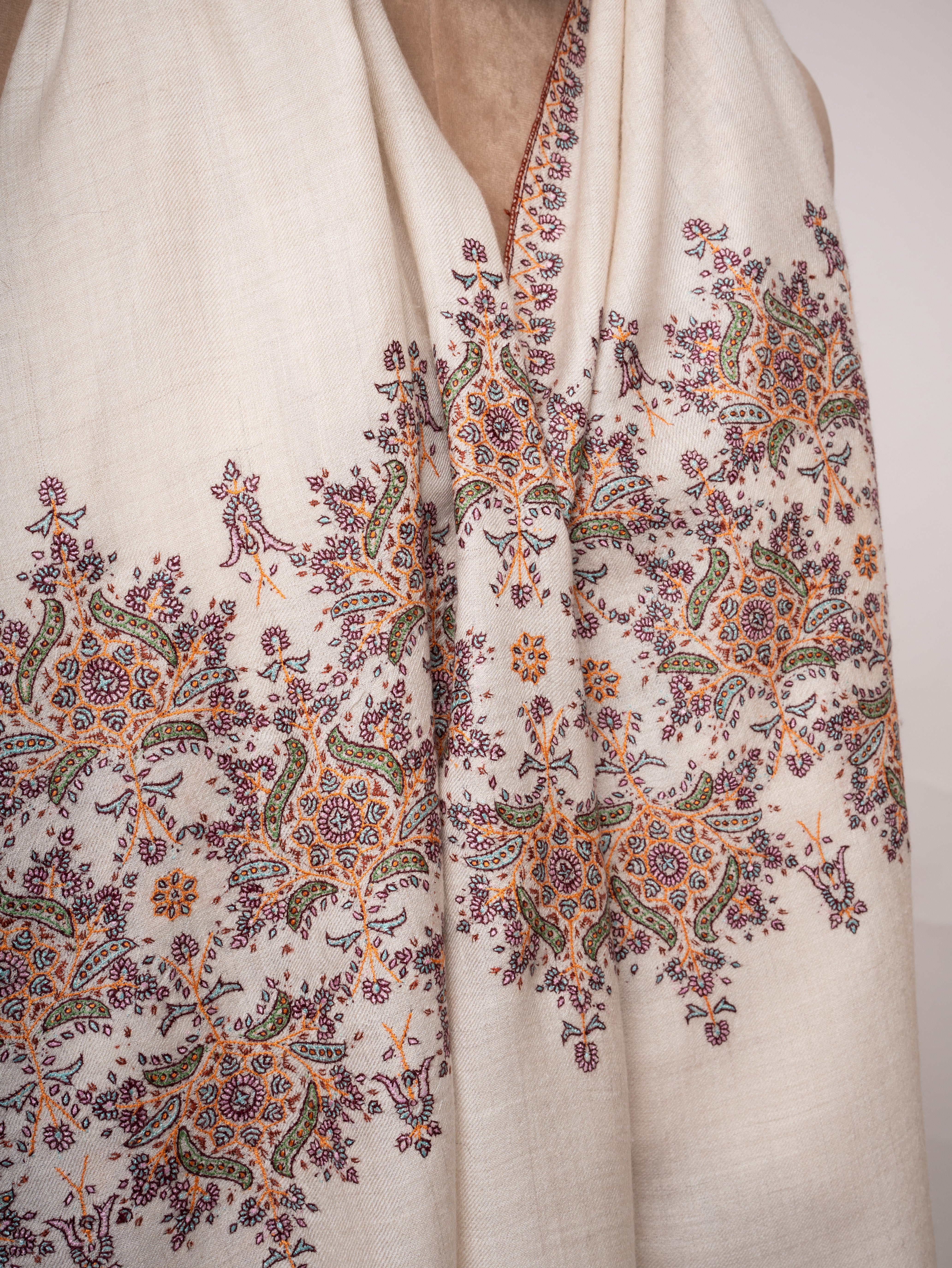 Ivory Kashmiri Pashmina Shawl Fine Sozni Embroidery on Shorter Ends Shahkaar