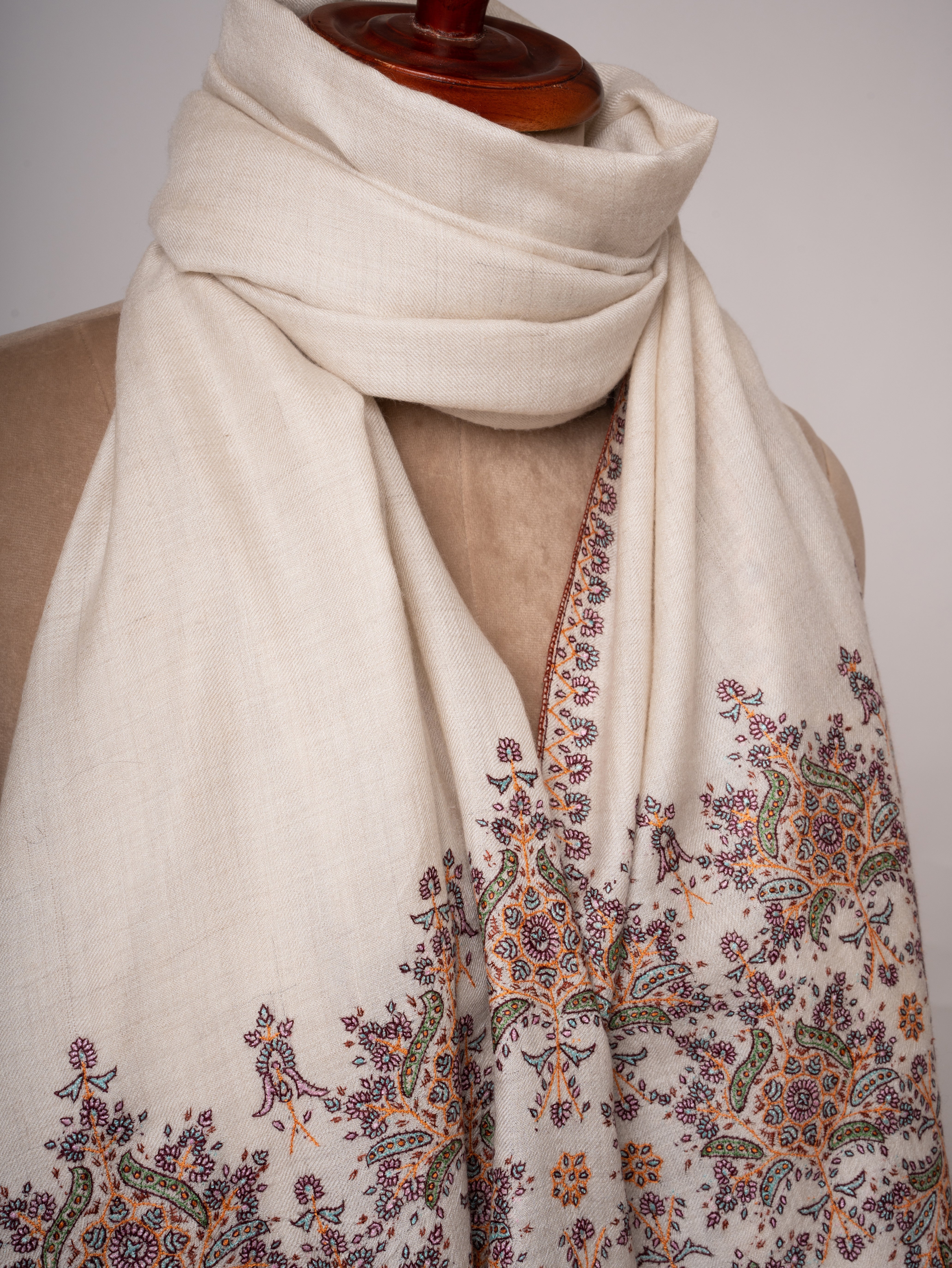 Ivory Kashmiri Pashmina Shawl Fine Sozni Embroidery on Shorter Ends Shahkaar