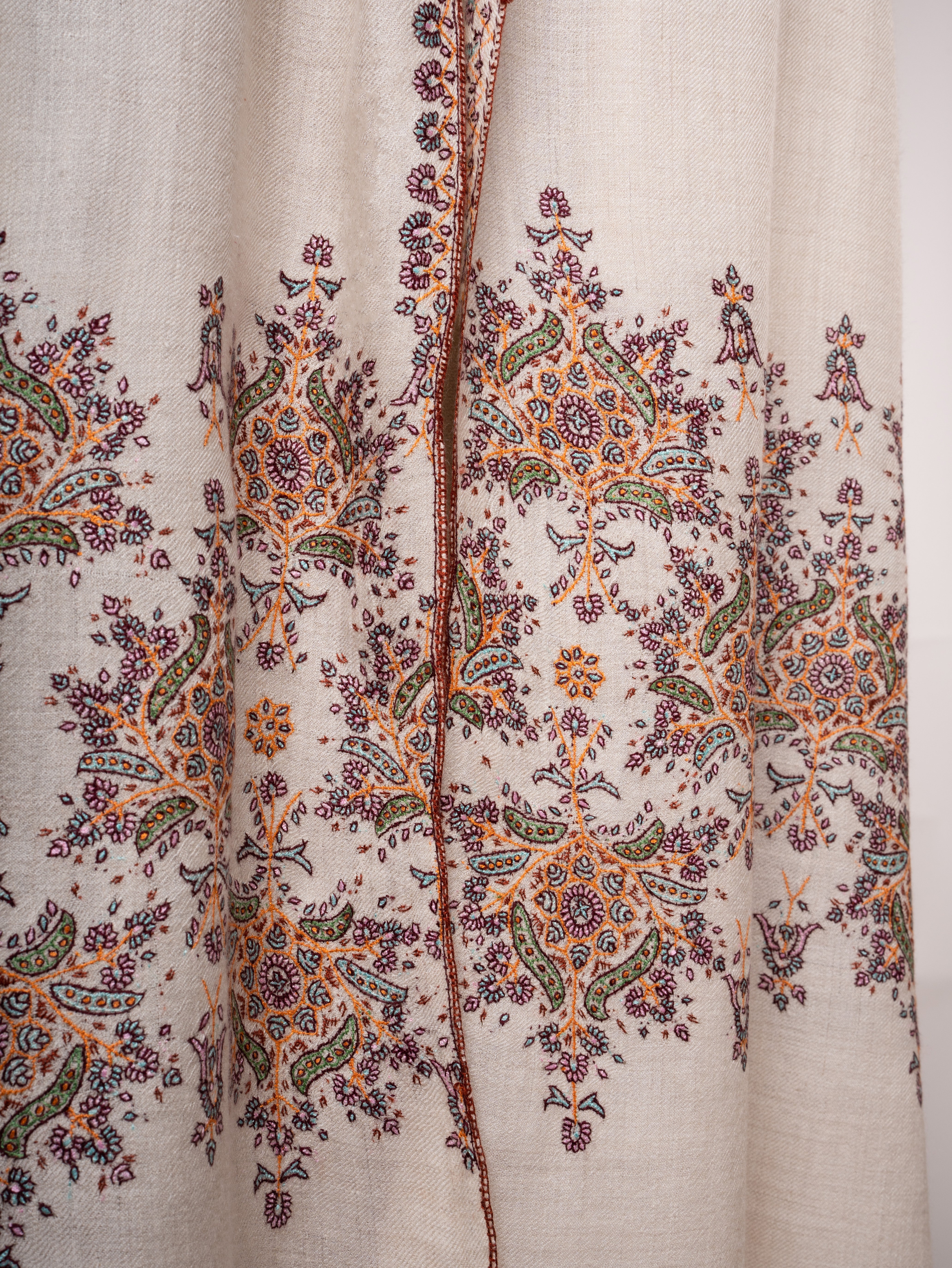 Ivory Kashmiri Pashmina Shawl Fine Sozni Embroidery on Shorter Ends Shahkaar