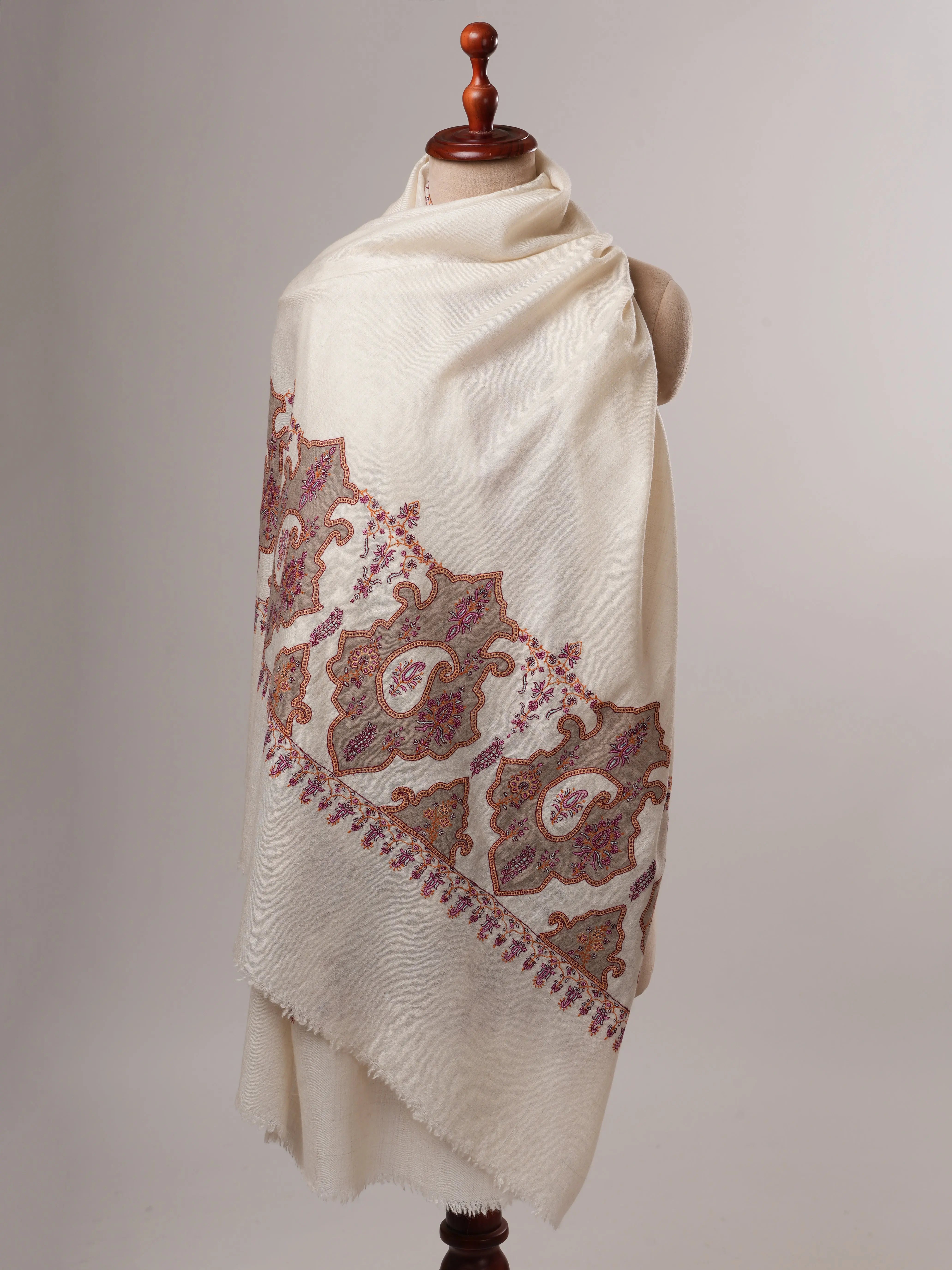 Ivory Pashmina Shawl – Paisley Patched Palla with Hand Embroidery Shahkaar