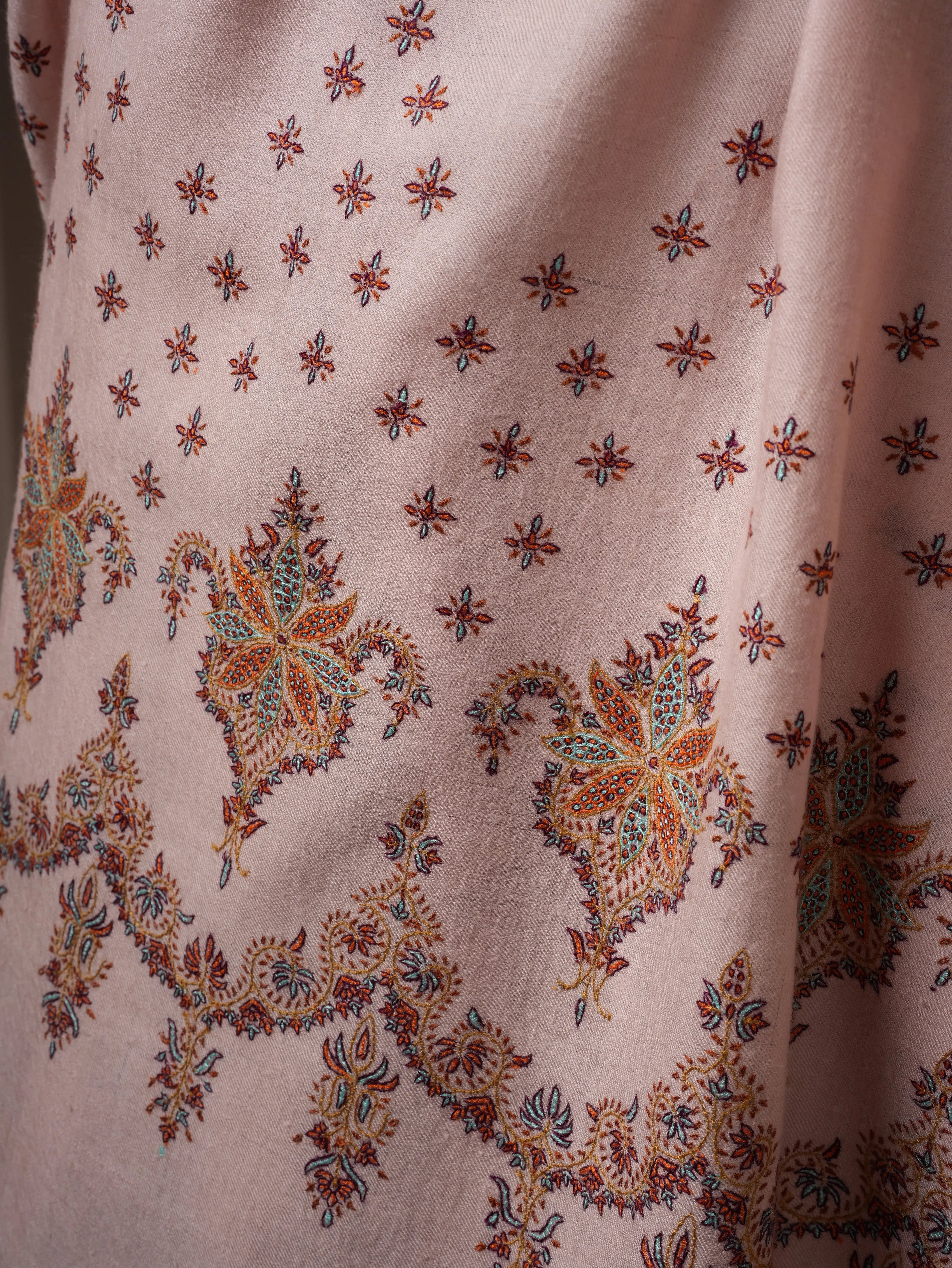 Baby Pink Pashmina Shawl – Hand-Embroidered Palla Design Shahkaar