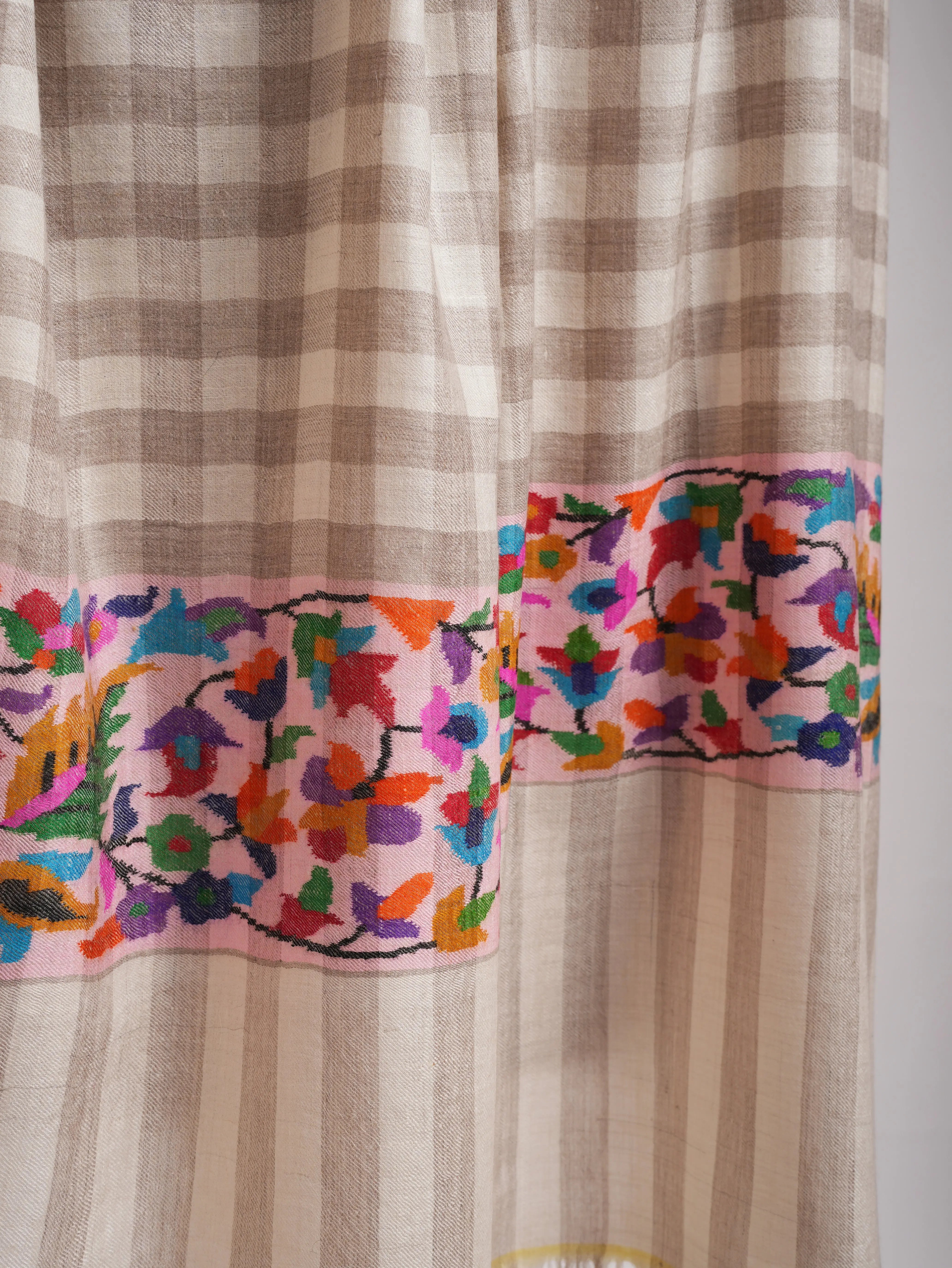 Zati and White Handwoven Multicolor Kani Pashmina Stole Shahkaar