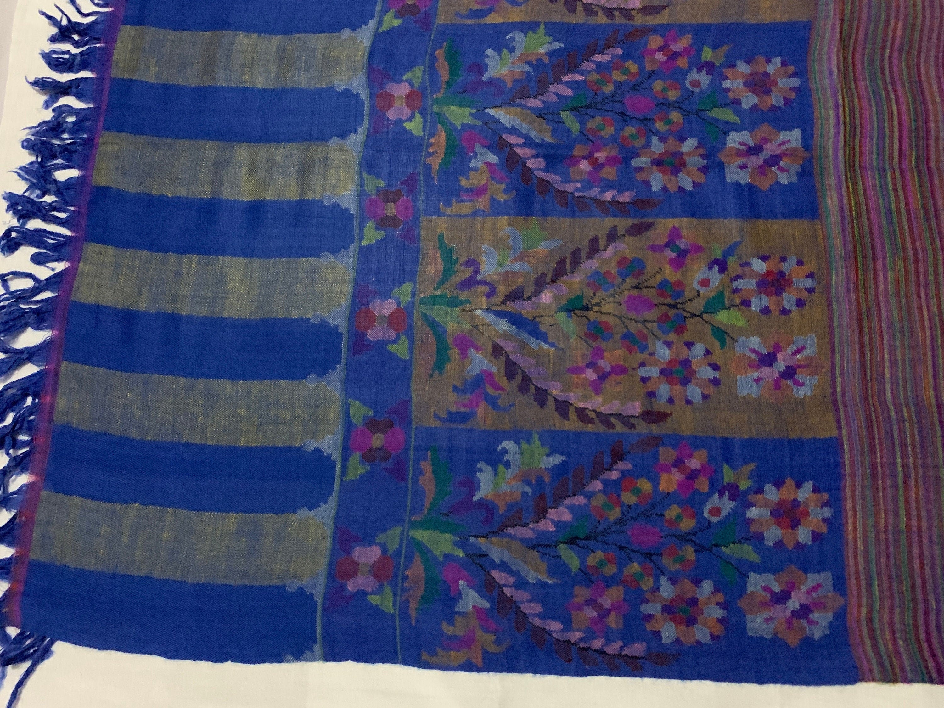 Scialle di pashmina puro combinato con trama Ikat e Kani