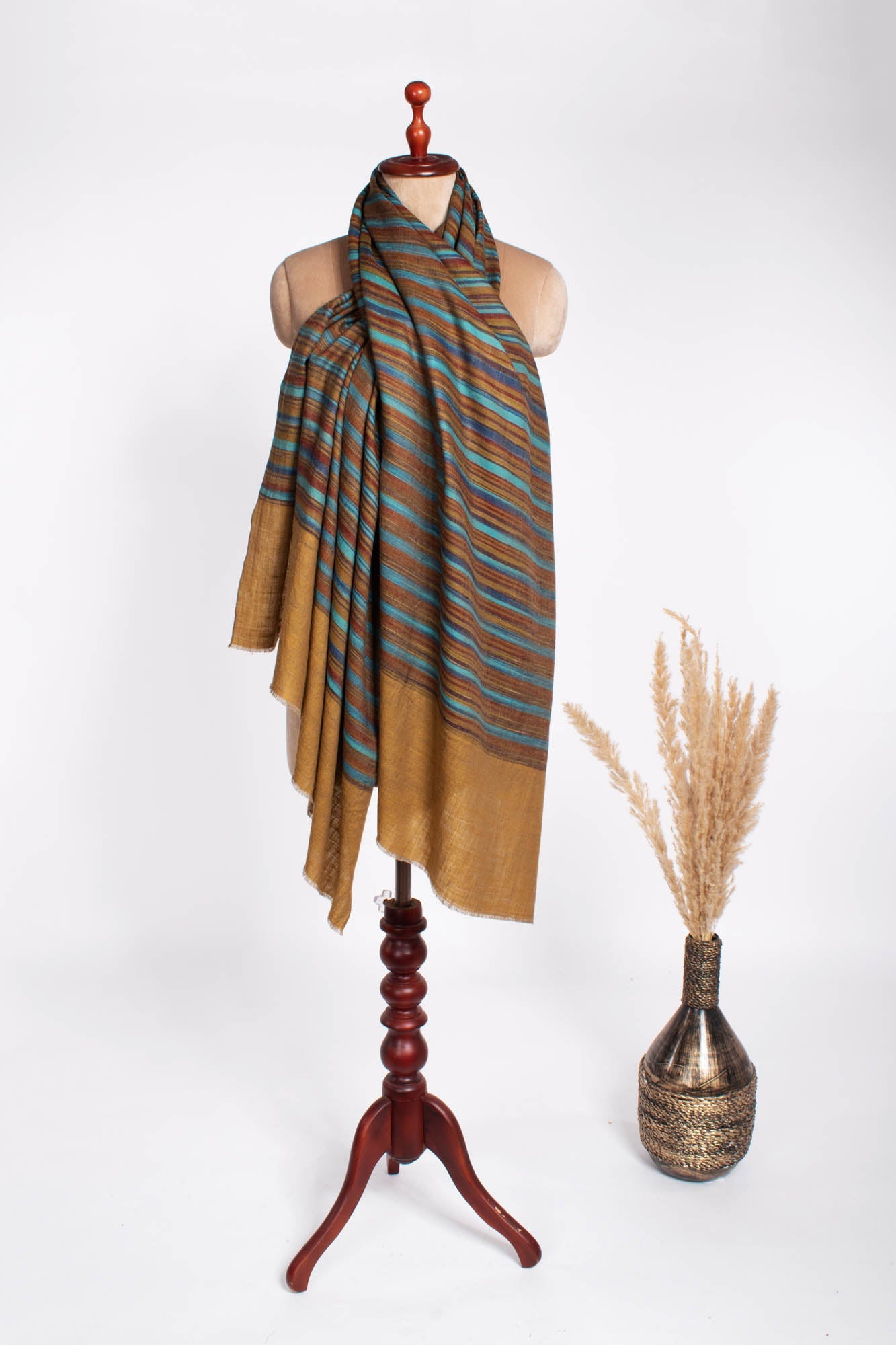 Lightweight Pashmina Shawl Handloomed with Fine Weaving - COTSWOLD