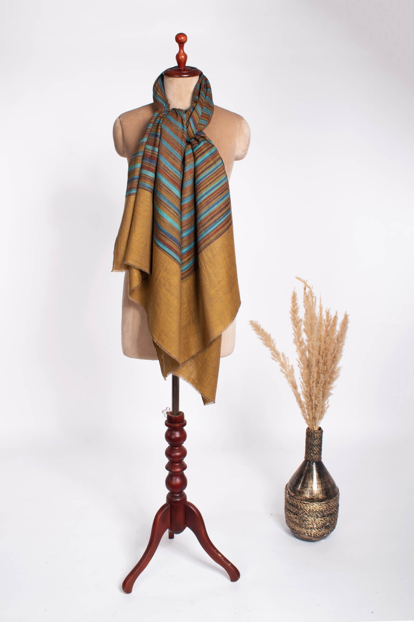 Lightweight Pashmina Shawl Handloomed with Fine Weaving - COTSWOLD